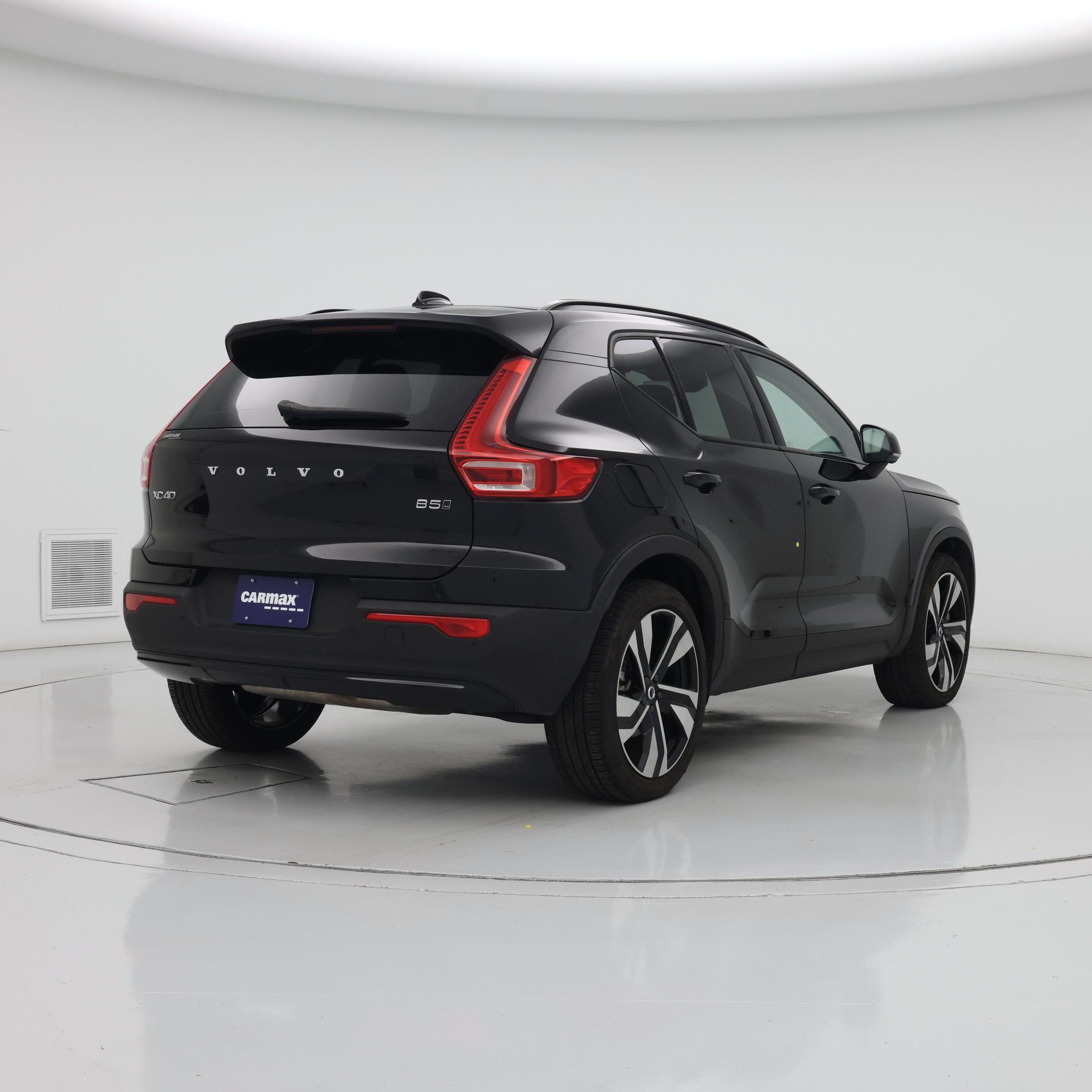 Thumbnail: 2025 Volvo XC40 - 8