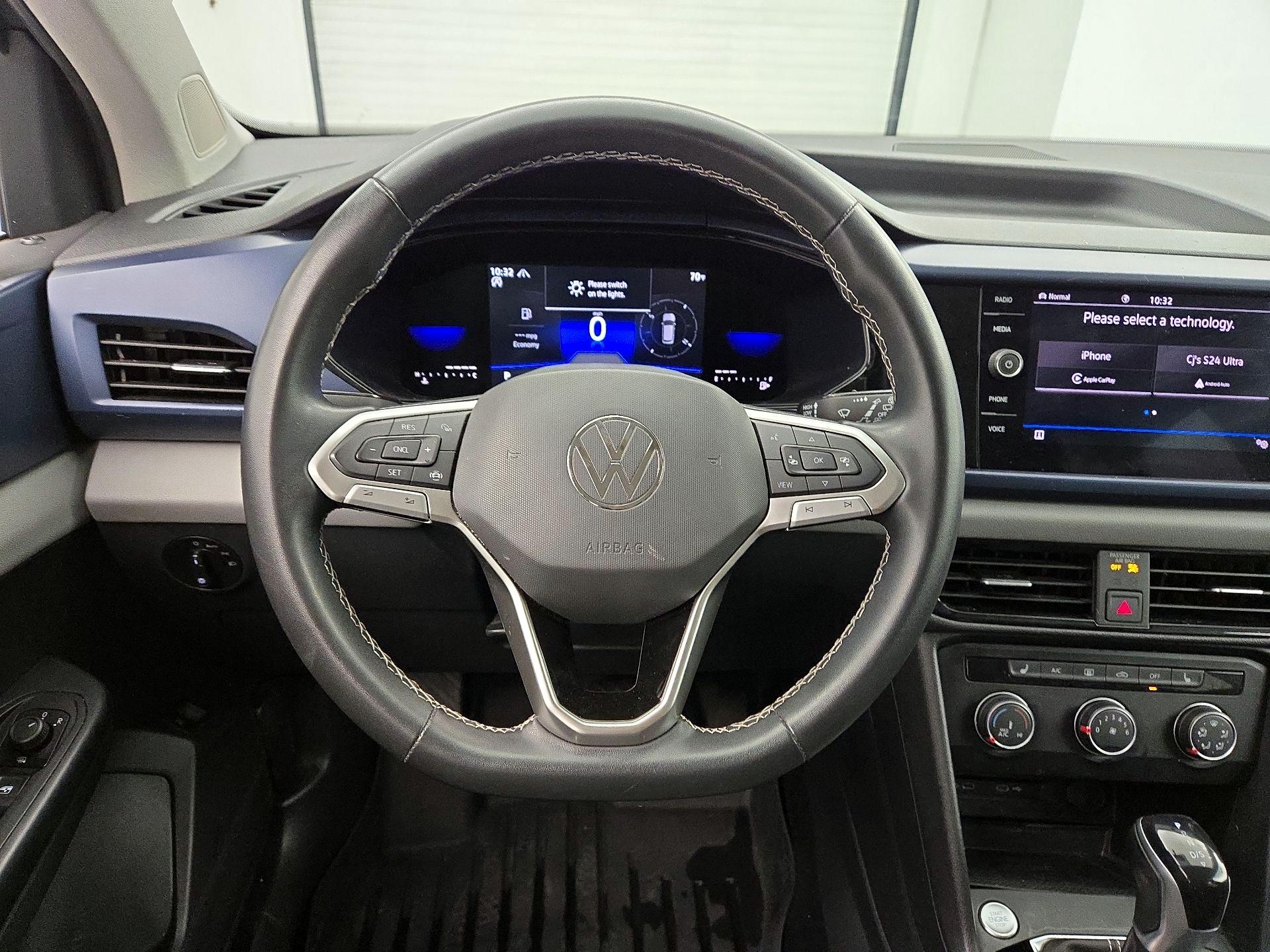 Thumbnail: 2022 Volkswagen Taos - 10
