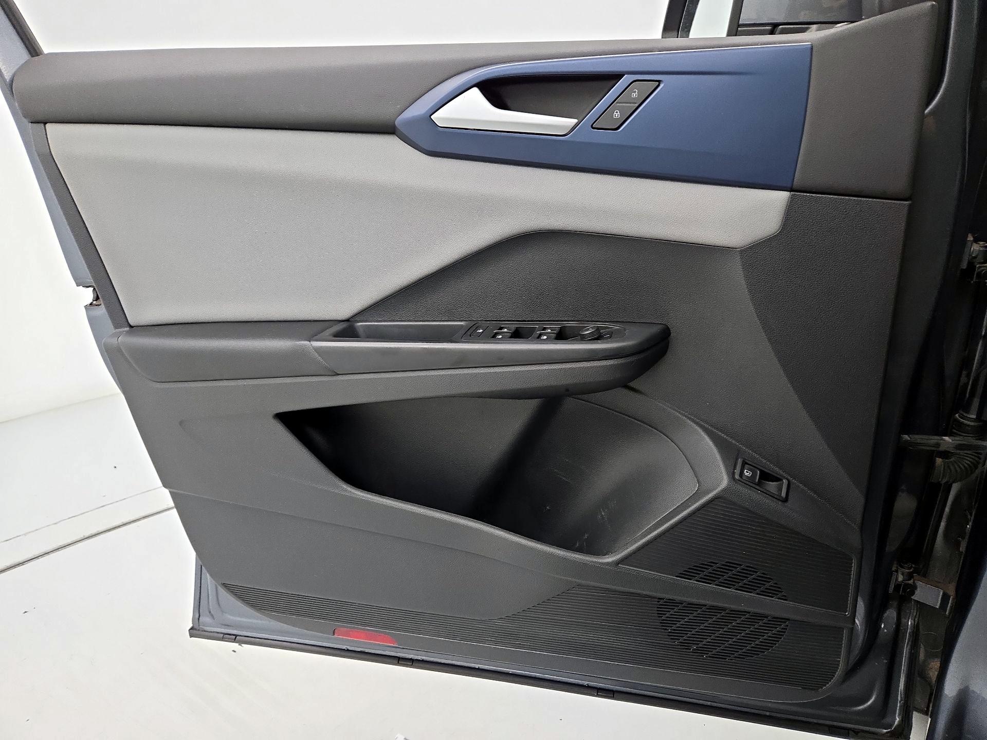 Thumbnail: 2022 Volkswagen Taos - 12