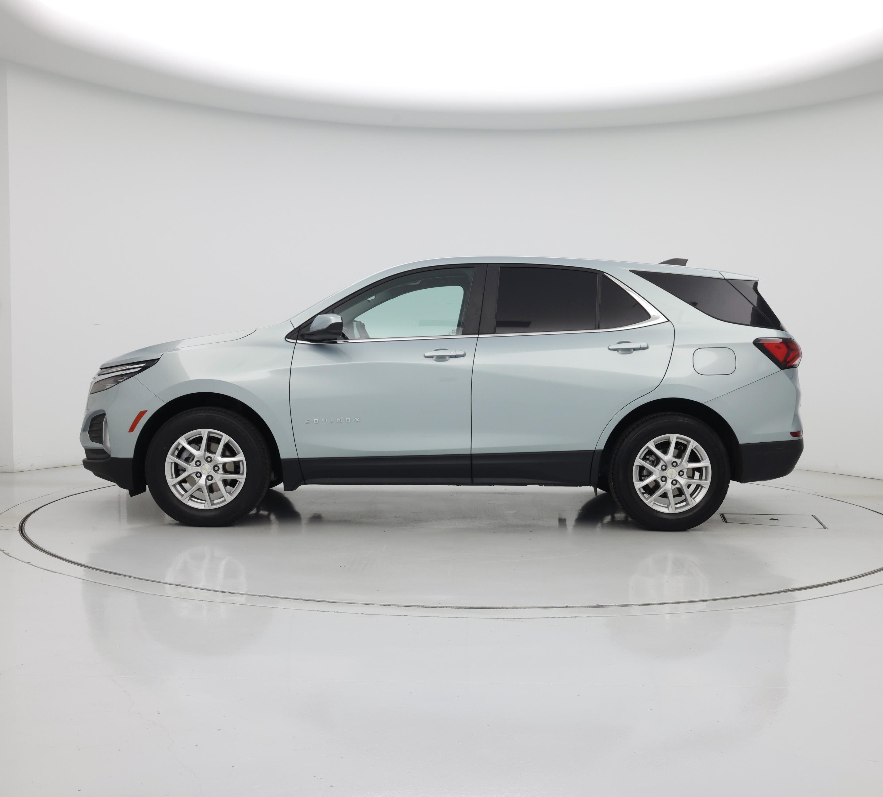 Thumbnail: 2022 Chevrolet Equinox - 3