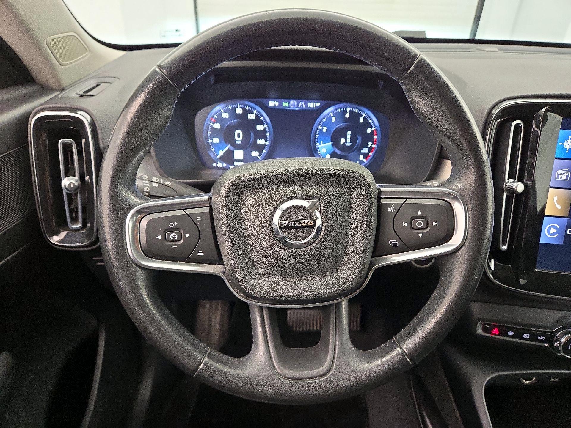 Thumbnail: 2021 Volvo XC40 - 10