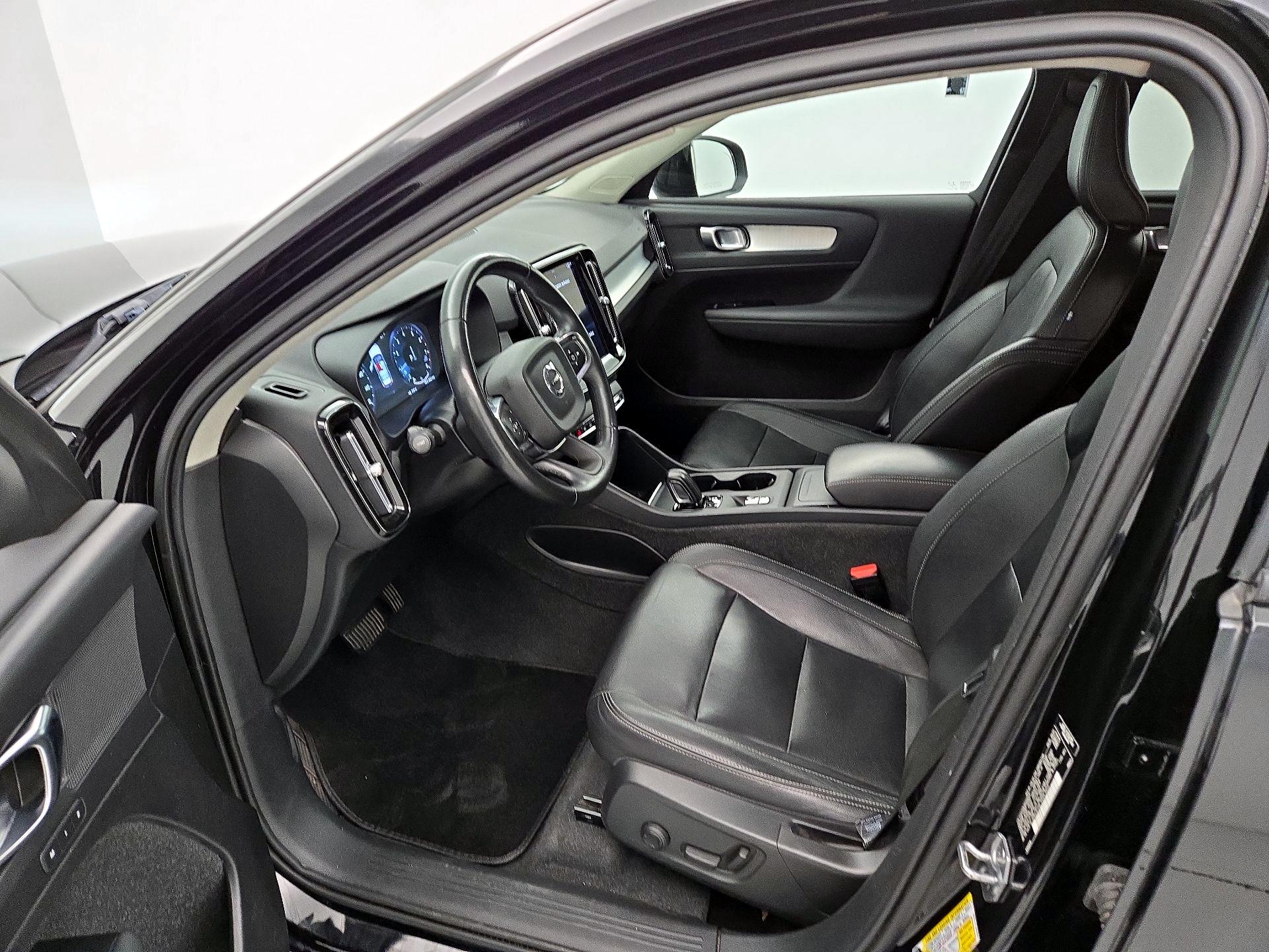 Thumbnail: 2021 Volvo XC40 - 11