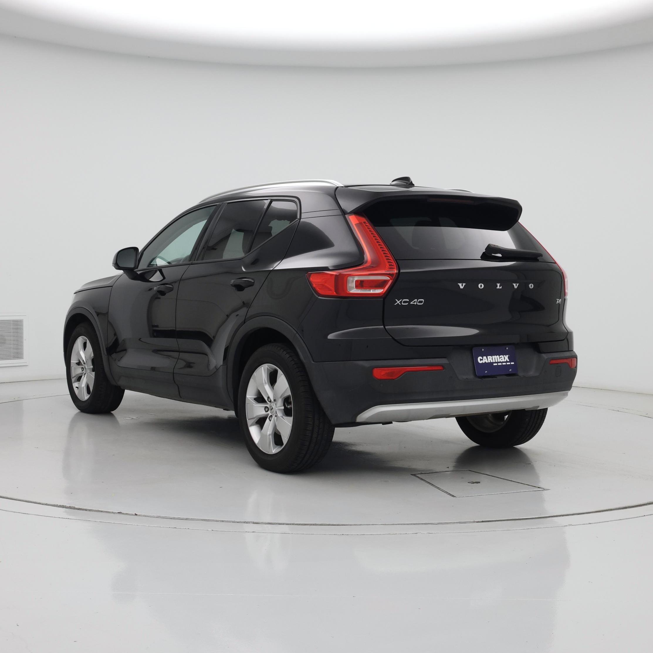Thumbnail: 2021 Volvo XC40 - 2