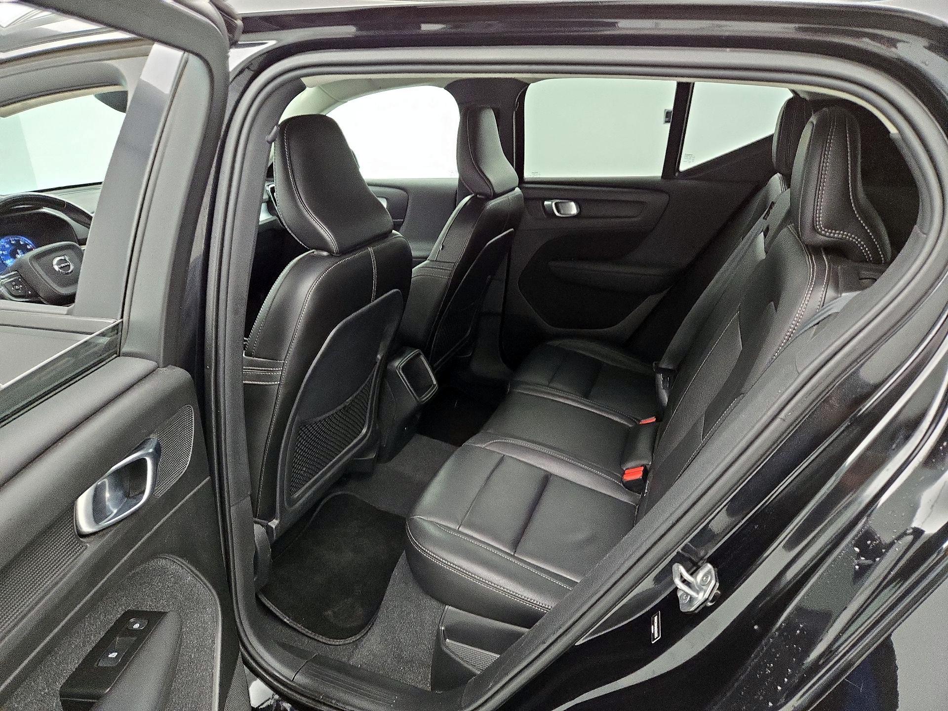 Thumbnail: 2021 Volvo XC40 - 19