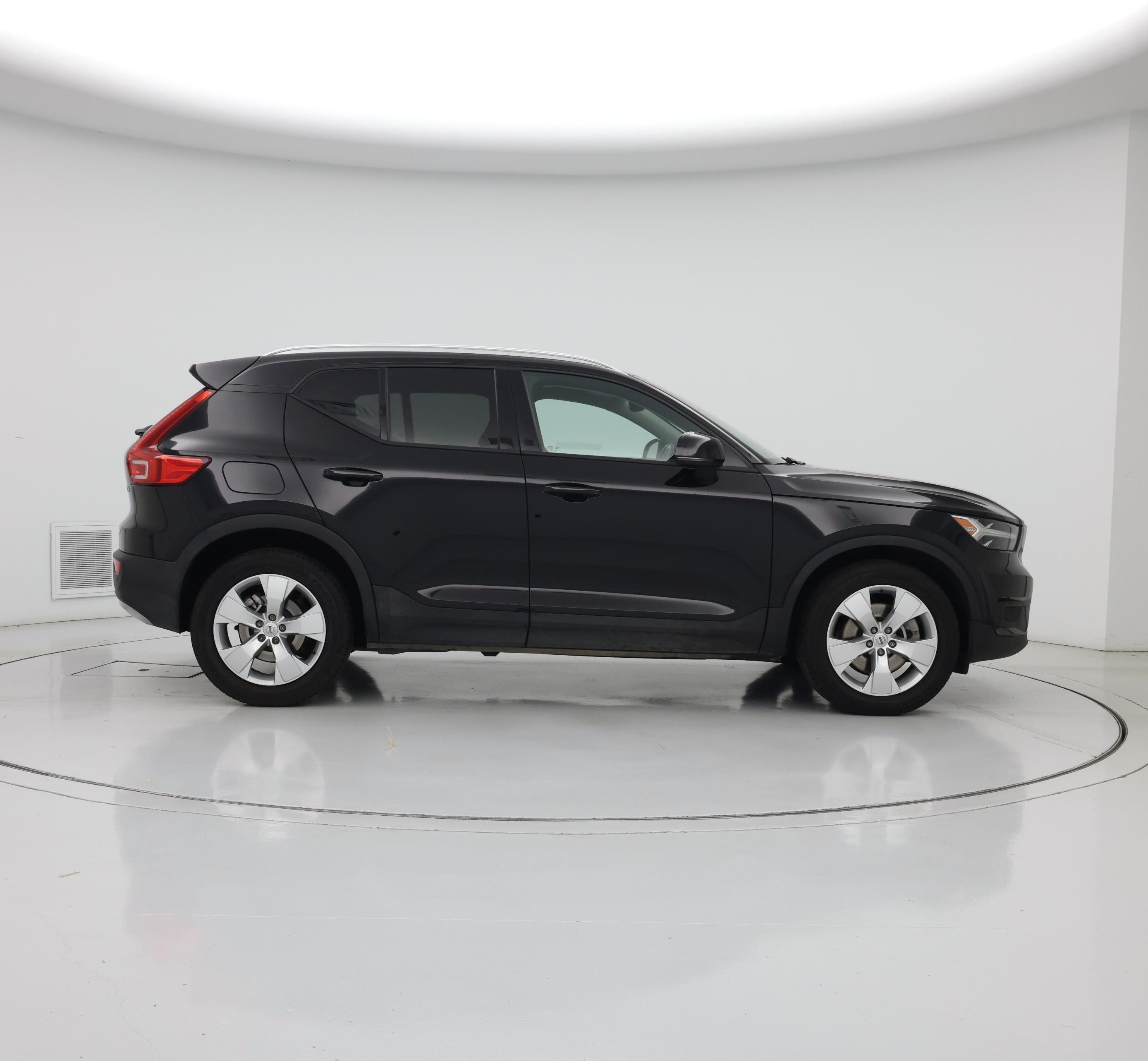 Thumbnail: 2021 Volvo XC40 - 7