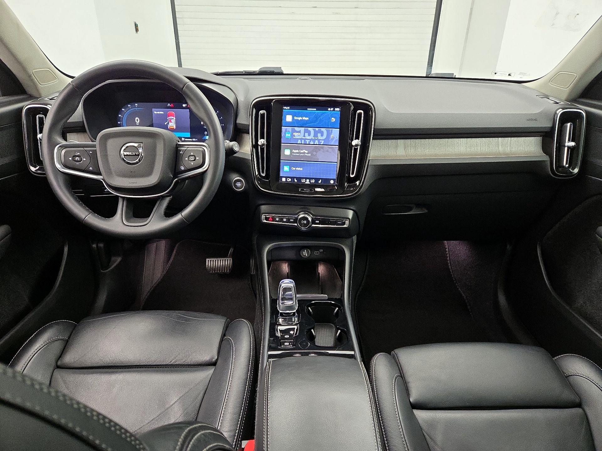 Thumbnail: 2023 Volvo XC40 - 9