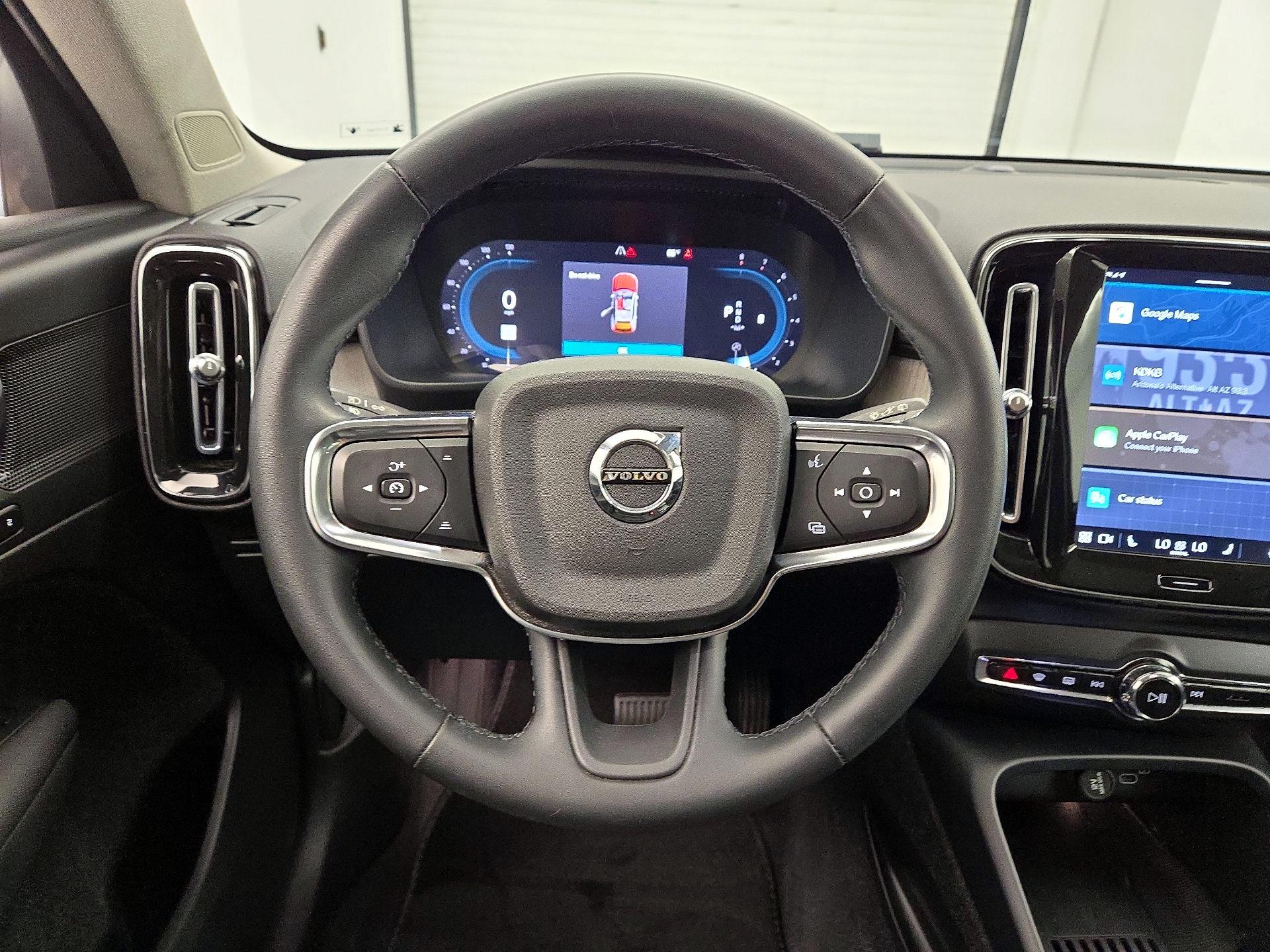 Thumbnail: 2023 Volvo XC40 - 10