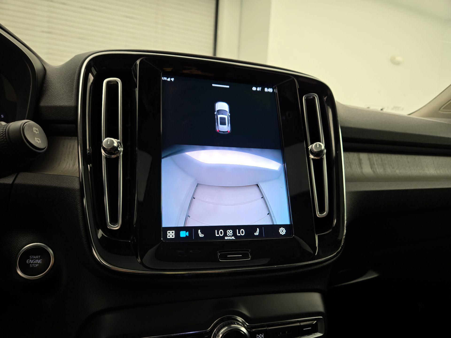 Thumbnail: 2023 Volvo XC40 - 14