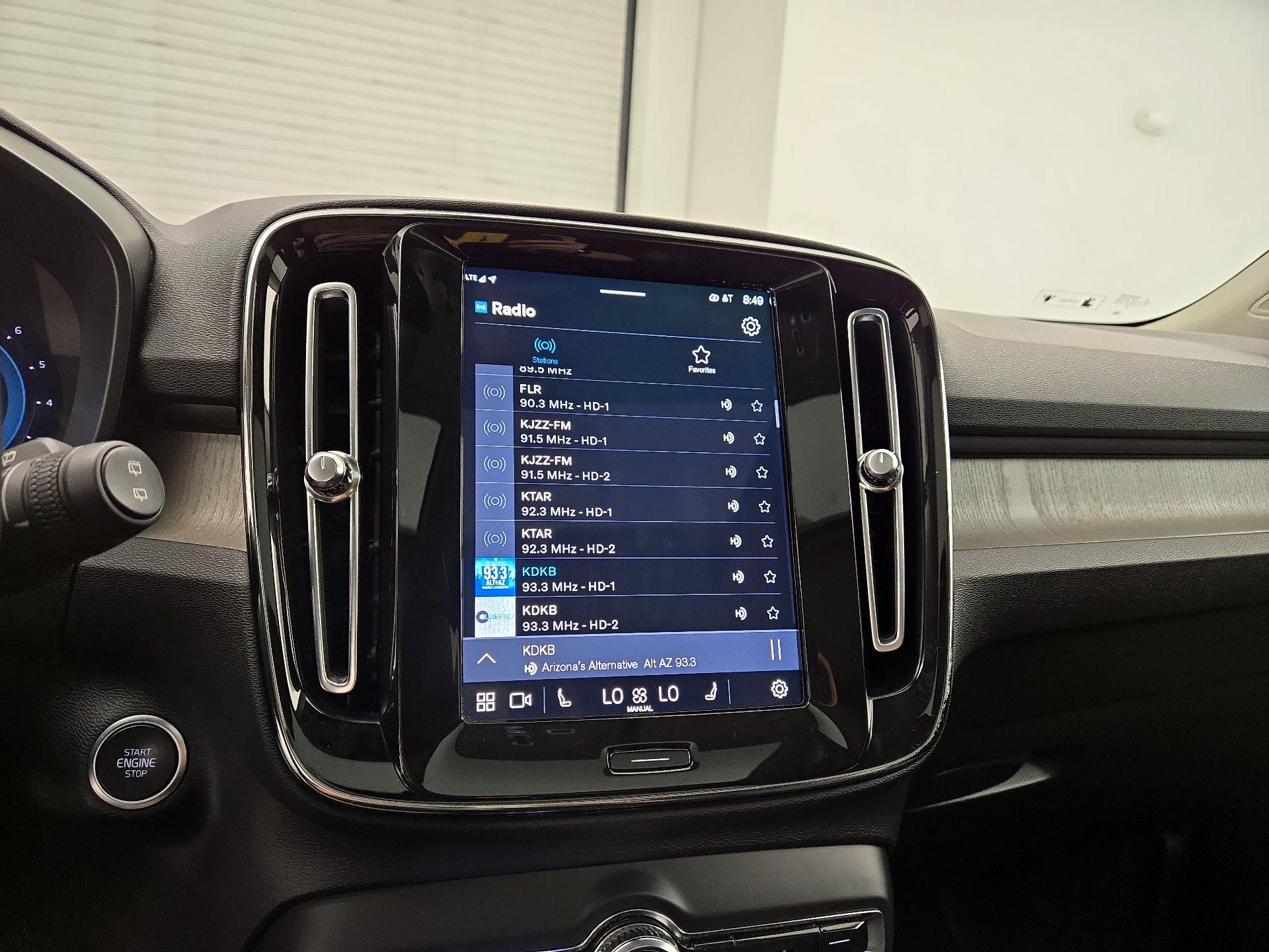 Thumbnail: 2023 Volvo XC40 - 15
