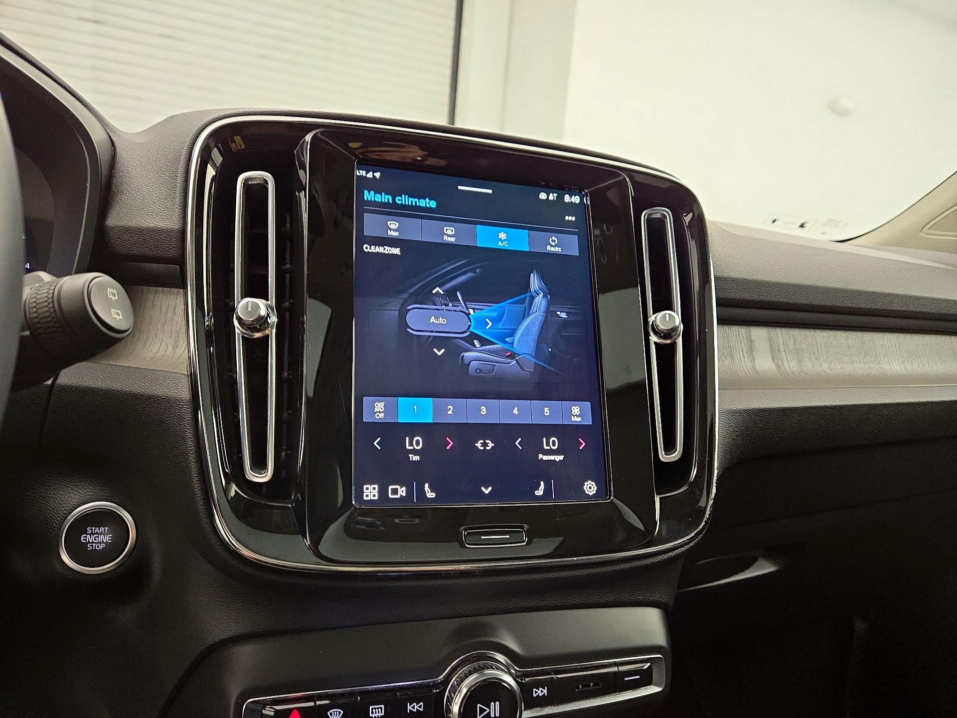Thumbnail: 2023 Volvo XC40 - 16