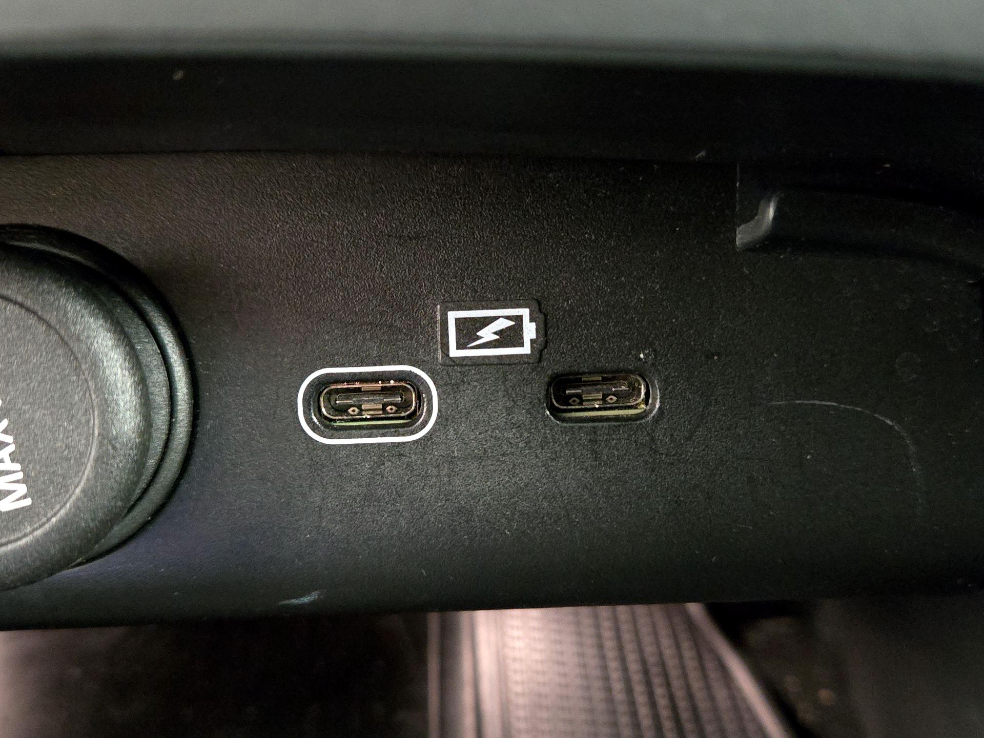 Thumbnail: 2023 Volvo XC40 - 18