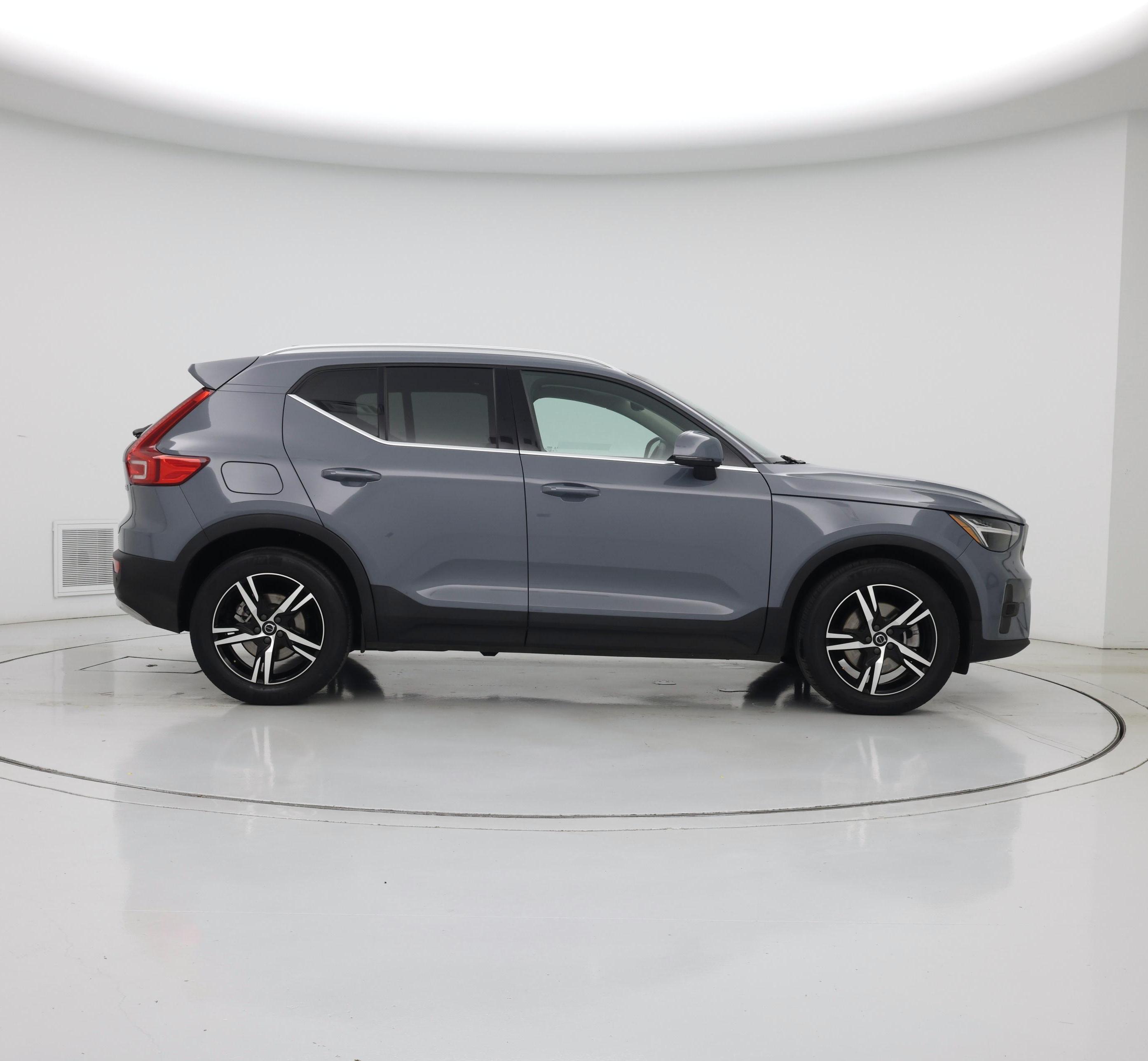 Thumbnail: 2023 Volvo XC40 - 7