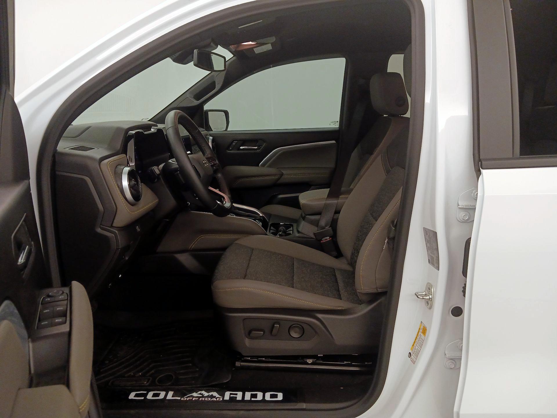 Thumbnail: 2024 Chevrolet Colorado - 11