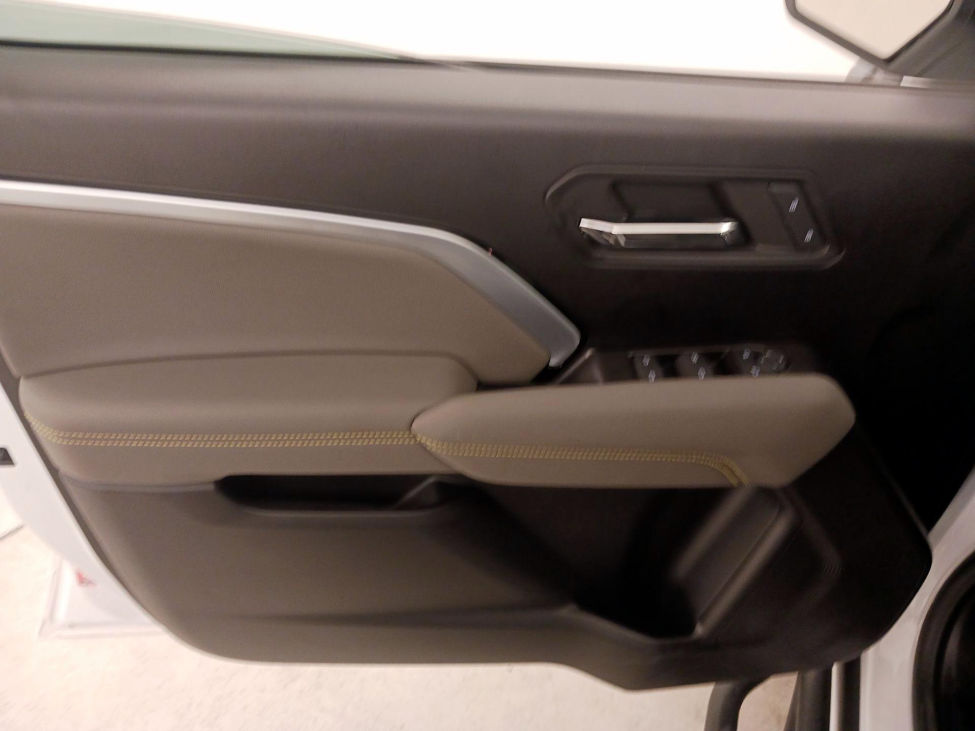 Thumbnail: 2024 Chevrolet Colorado - 12