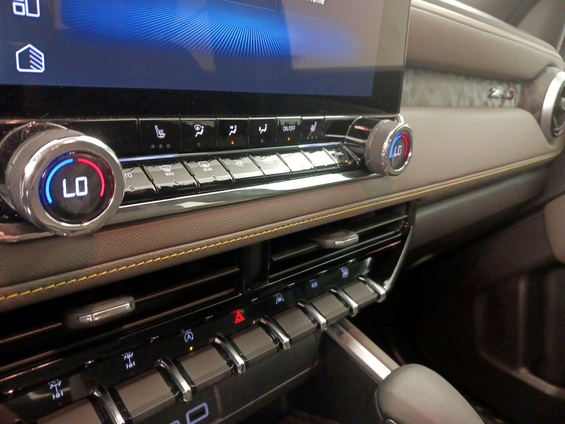 Thumbnail: 2024 Chevrolet Colorado - 16