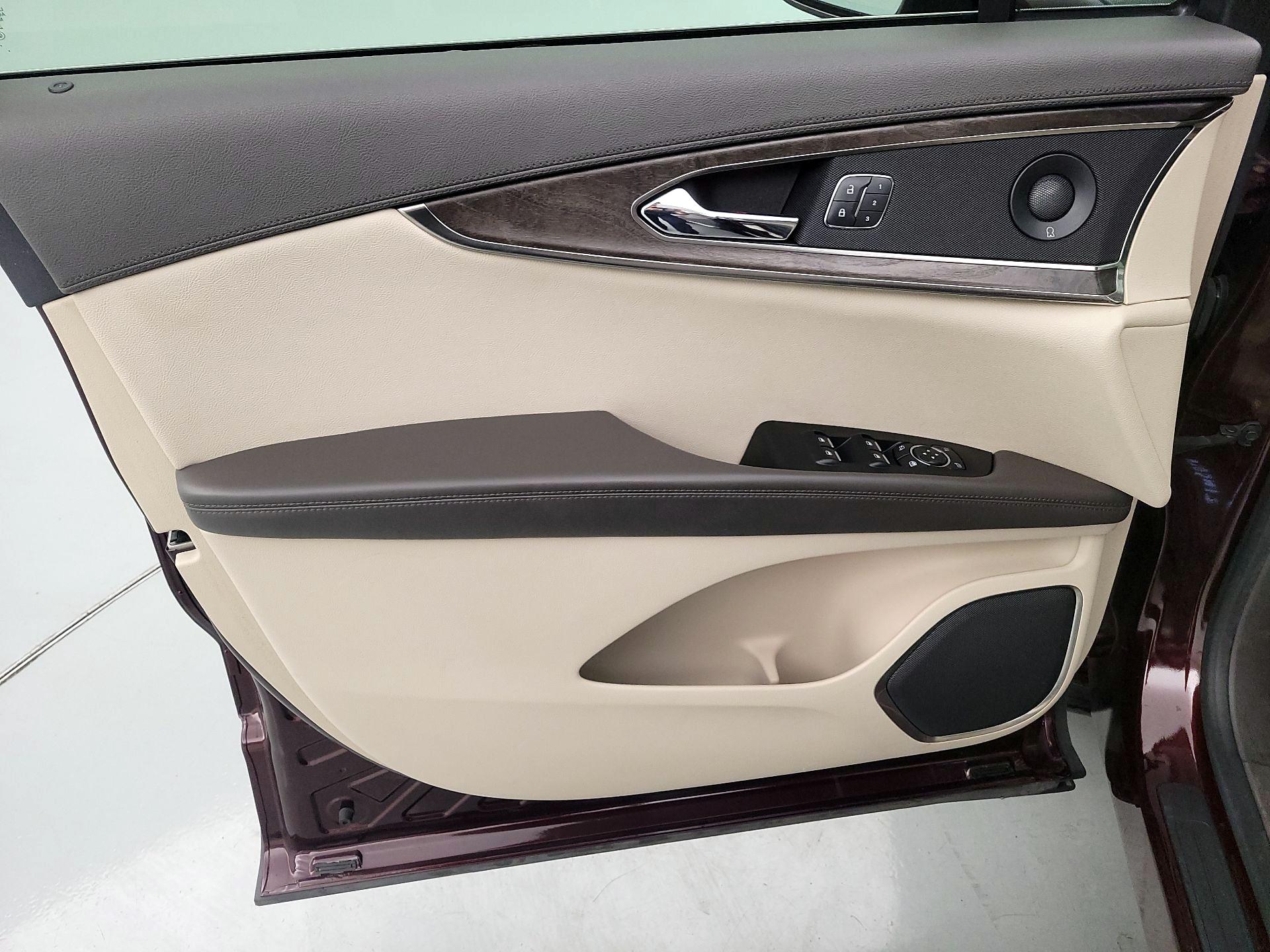 Thumbnail: 2019 Lincoln Nautilus - 12