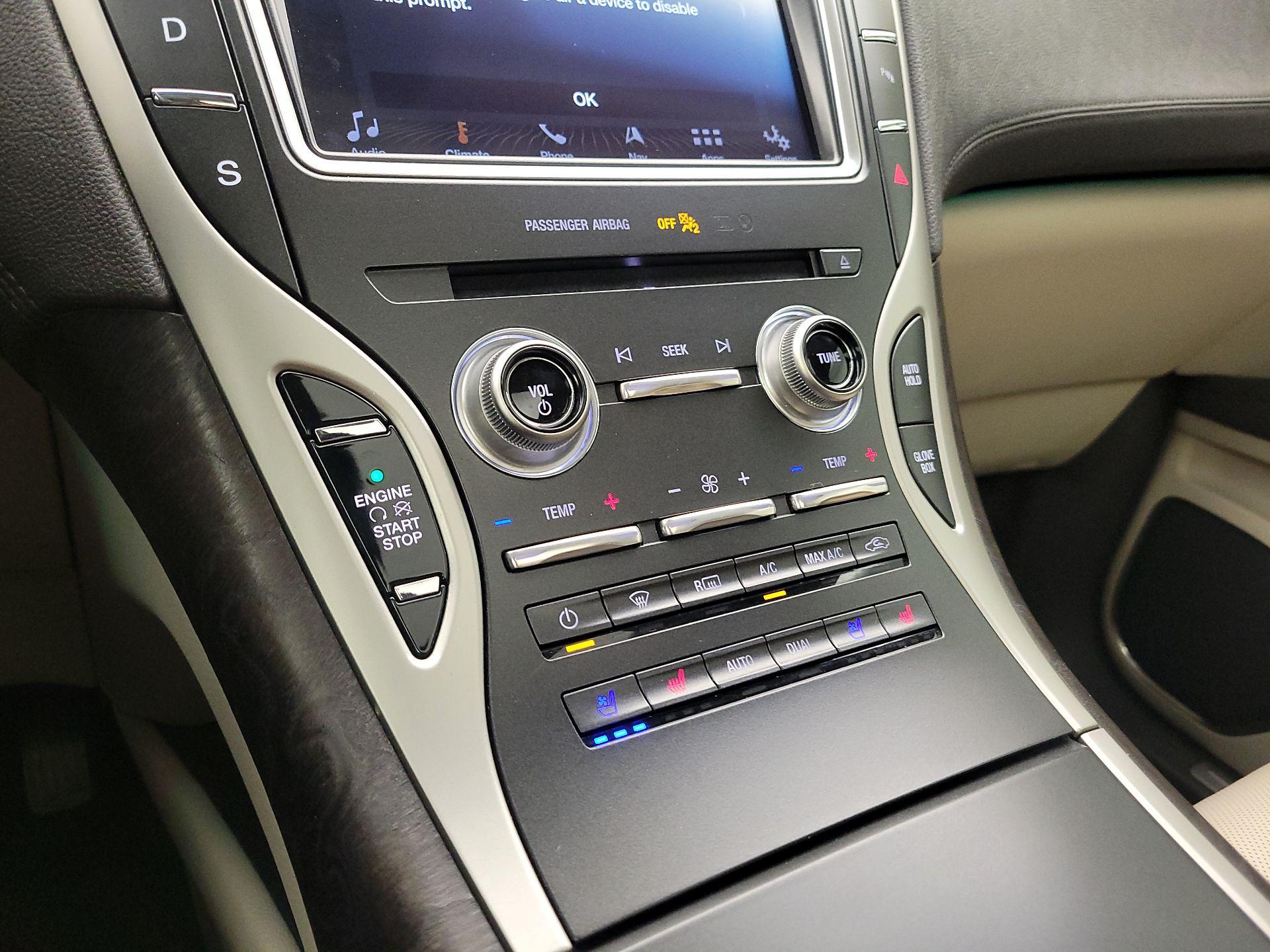 Thumbnail: 2019 Lincoln Nautilus - 17