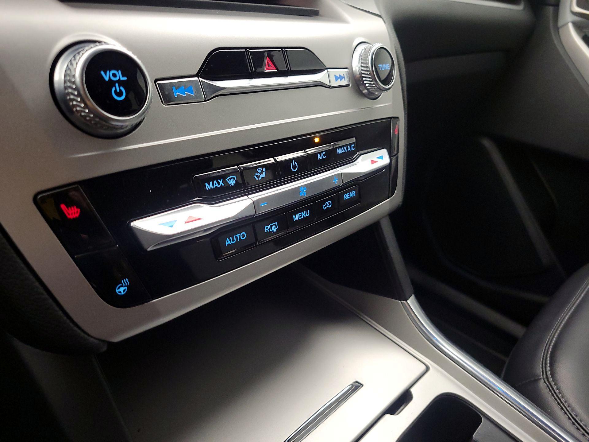 Thumbnail: 2022 Ford Explorer - 16