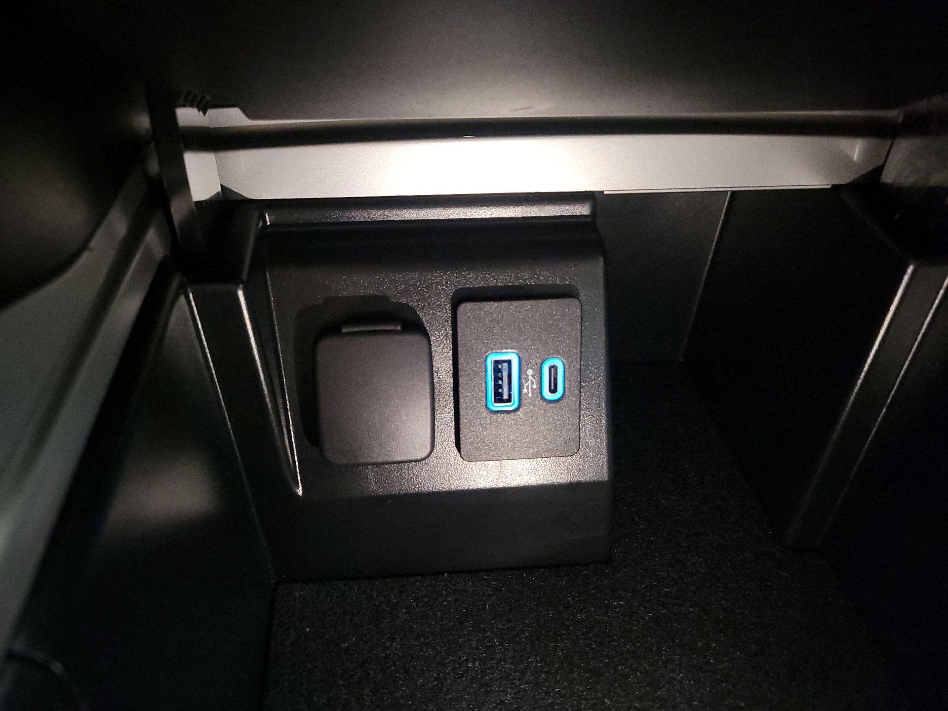 Thumbnail: 2022 Ford Explorer - 18