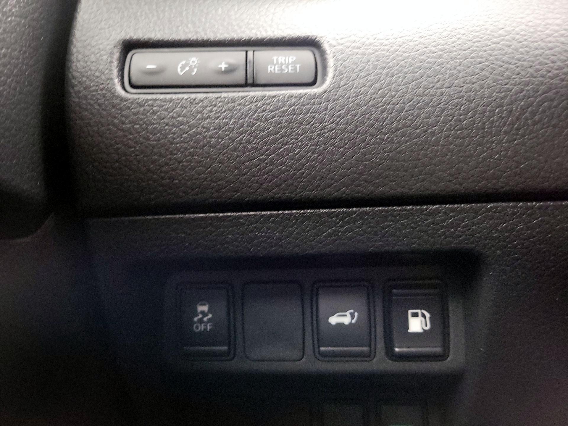 Thumbnail: 2018 Nissan Rogue - 13