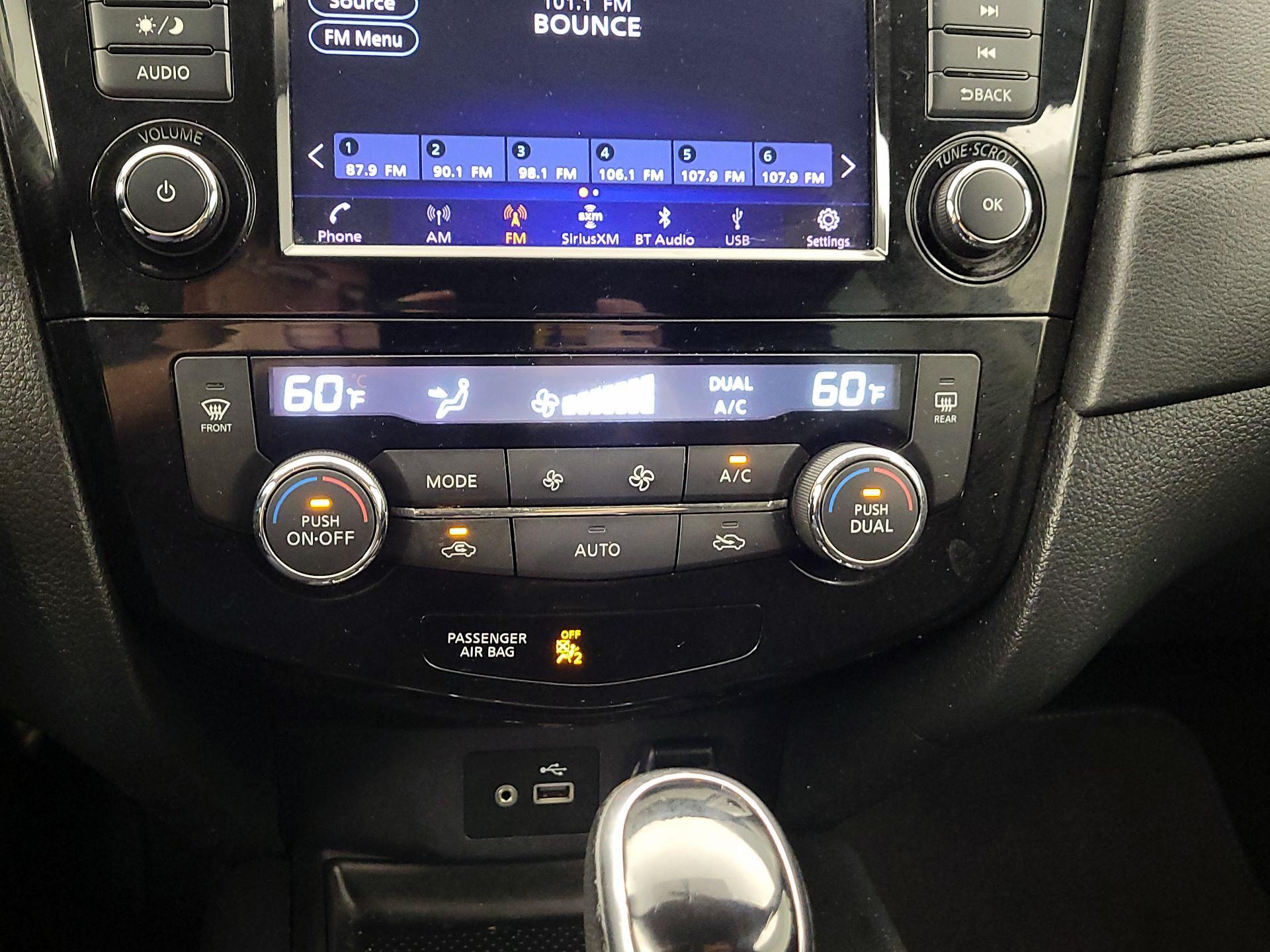 Thumbnail: 2018 Nissan Rogue - 16