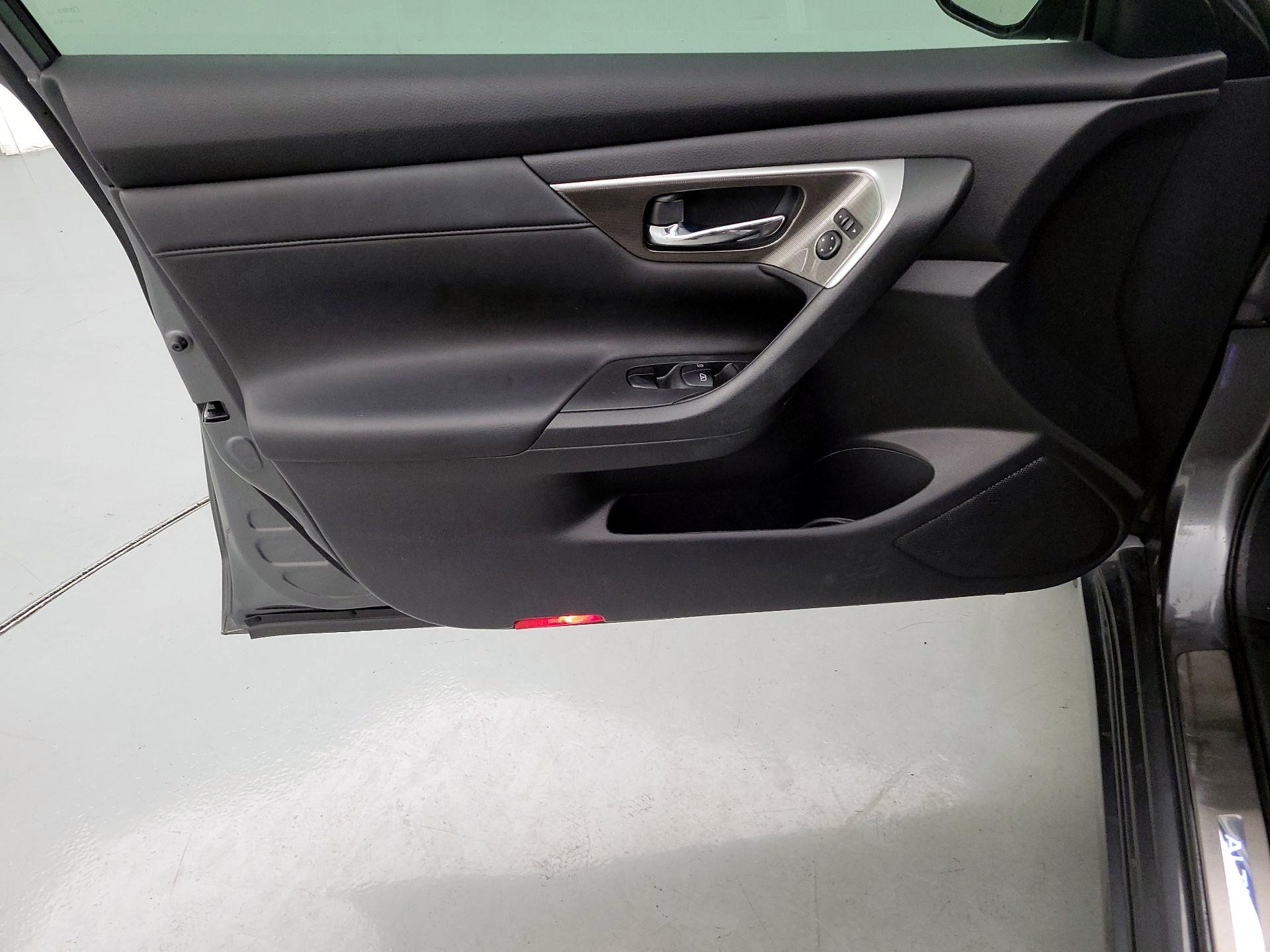 Thumbnail: 2015 Nissan Altima - 12