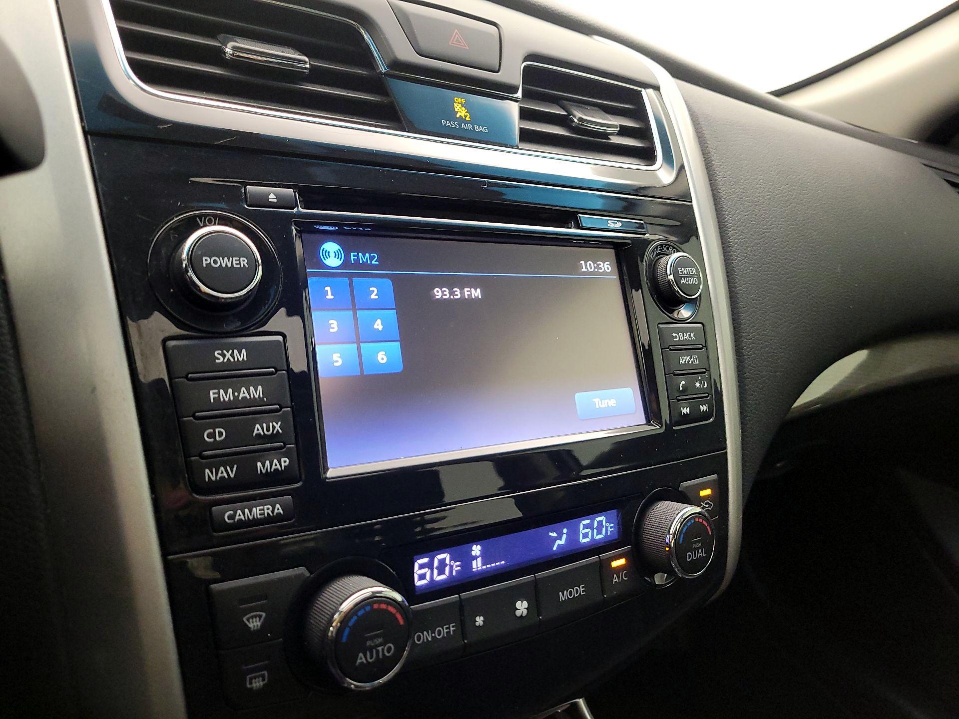 Thumbnail: 2015 Nissan Altima - 16