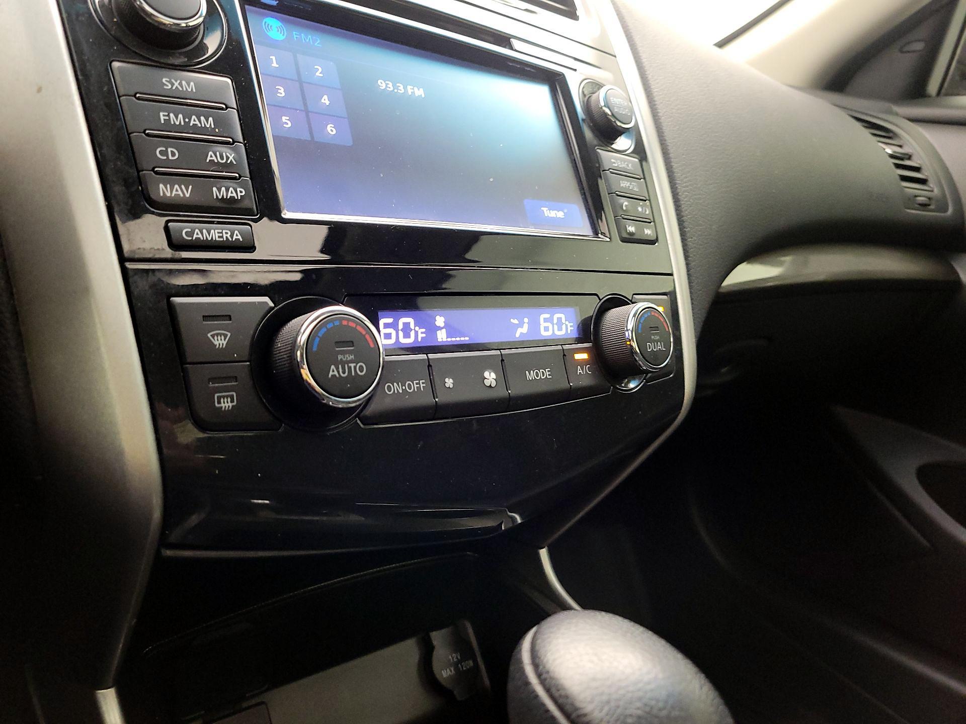 Thumbnail: 2015 Nissan Altima - 17