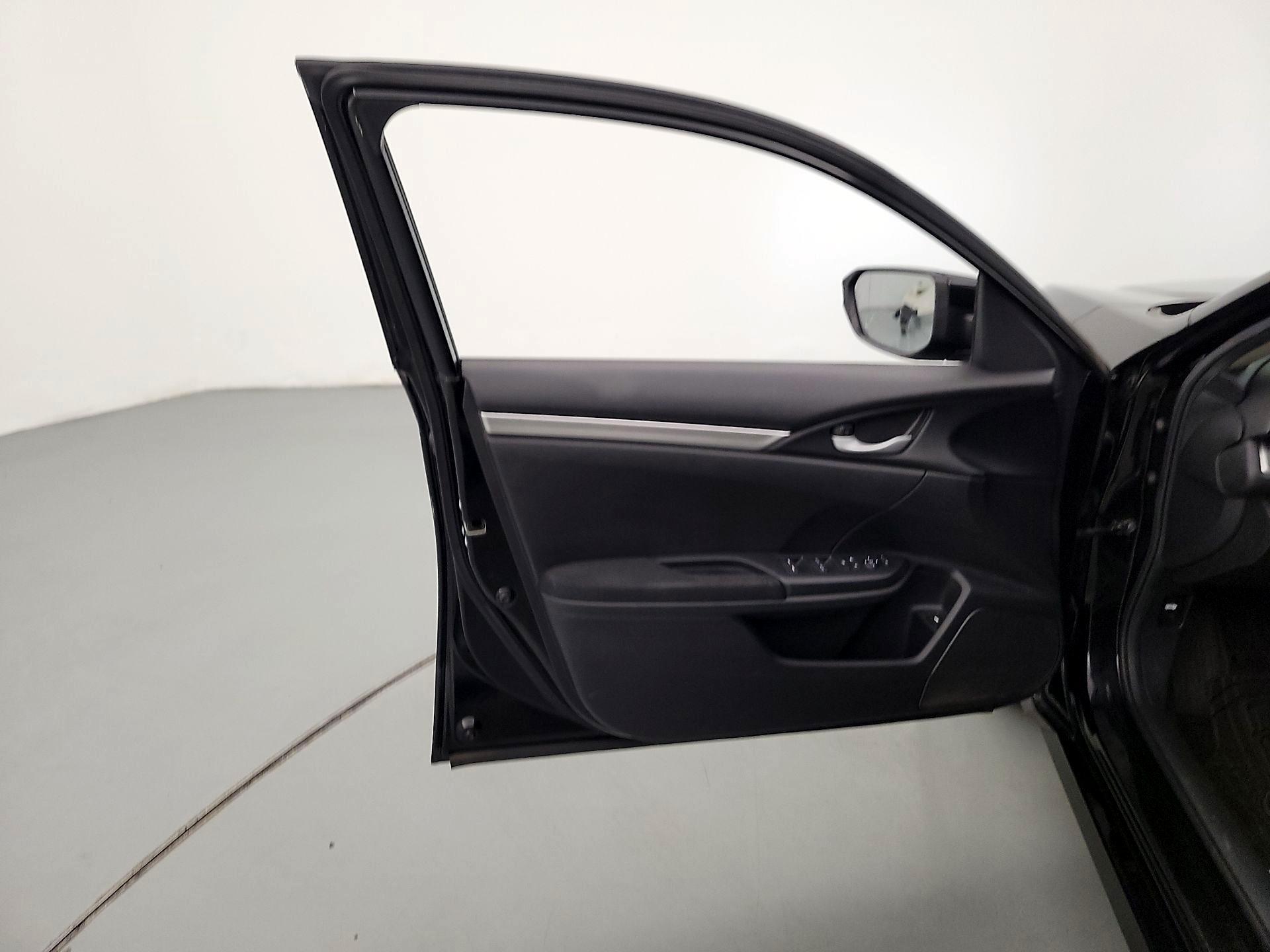 Thumbnail: 2016 Honda Civic - 12