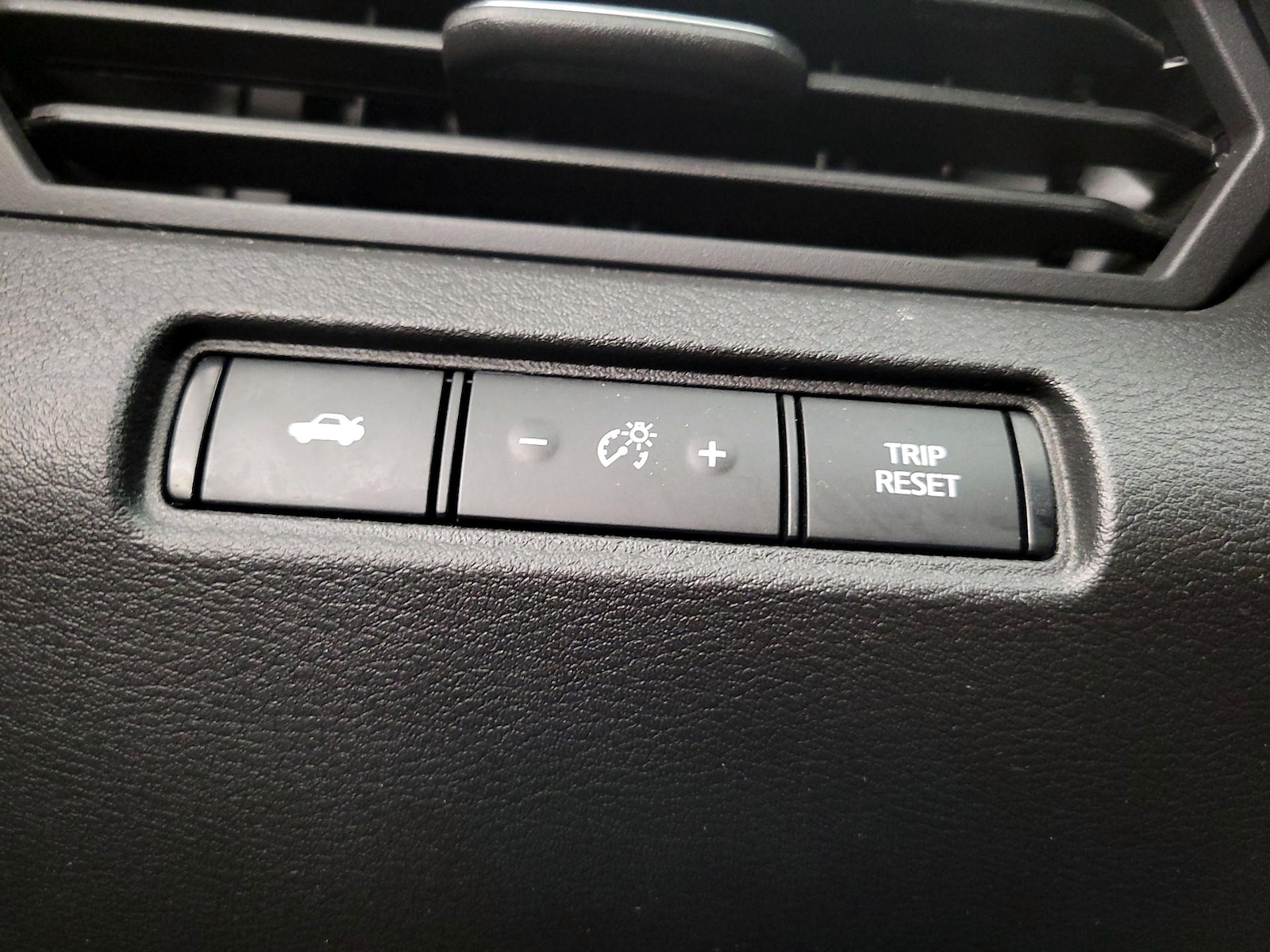 2023 Nissan Altima SR - Photo 14