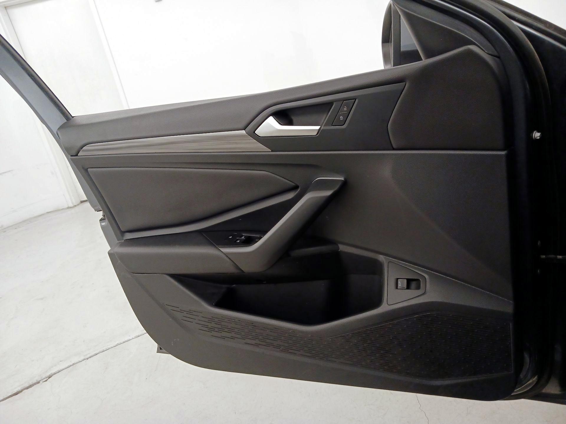 Thumbnail: 2019 Volkswagen Jetta - 12
