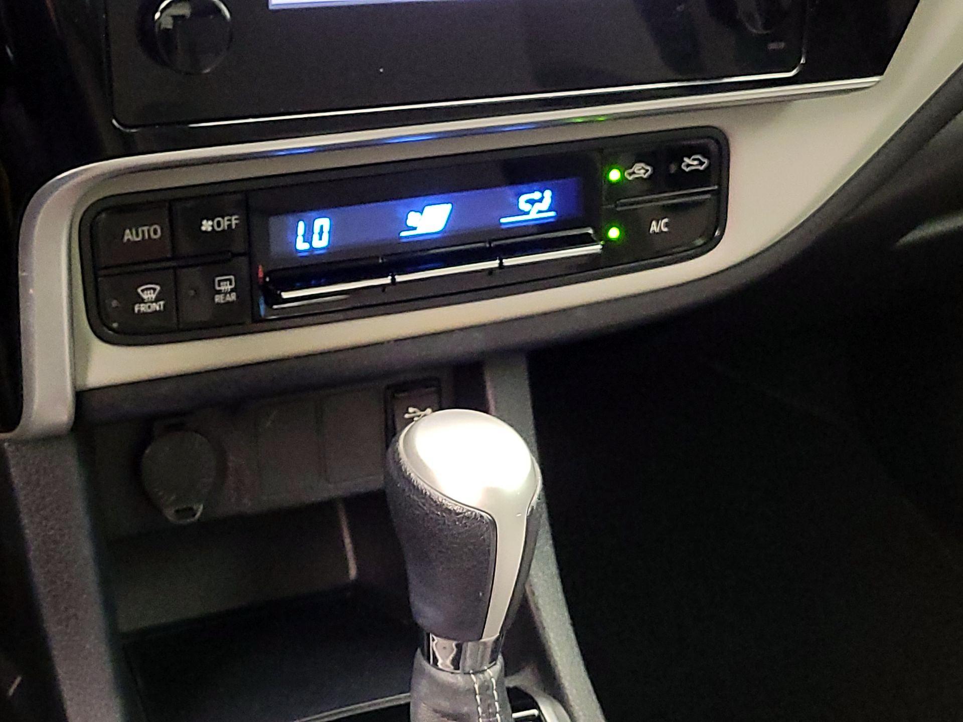 Thumbnail: 2017 Toyota Corolla - 16