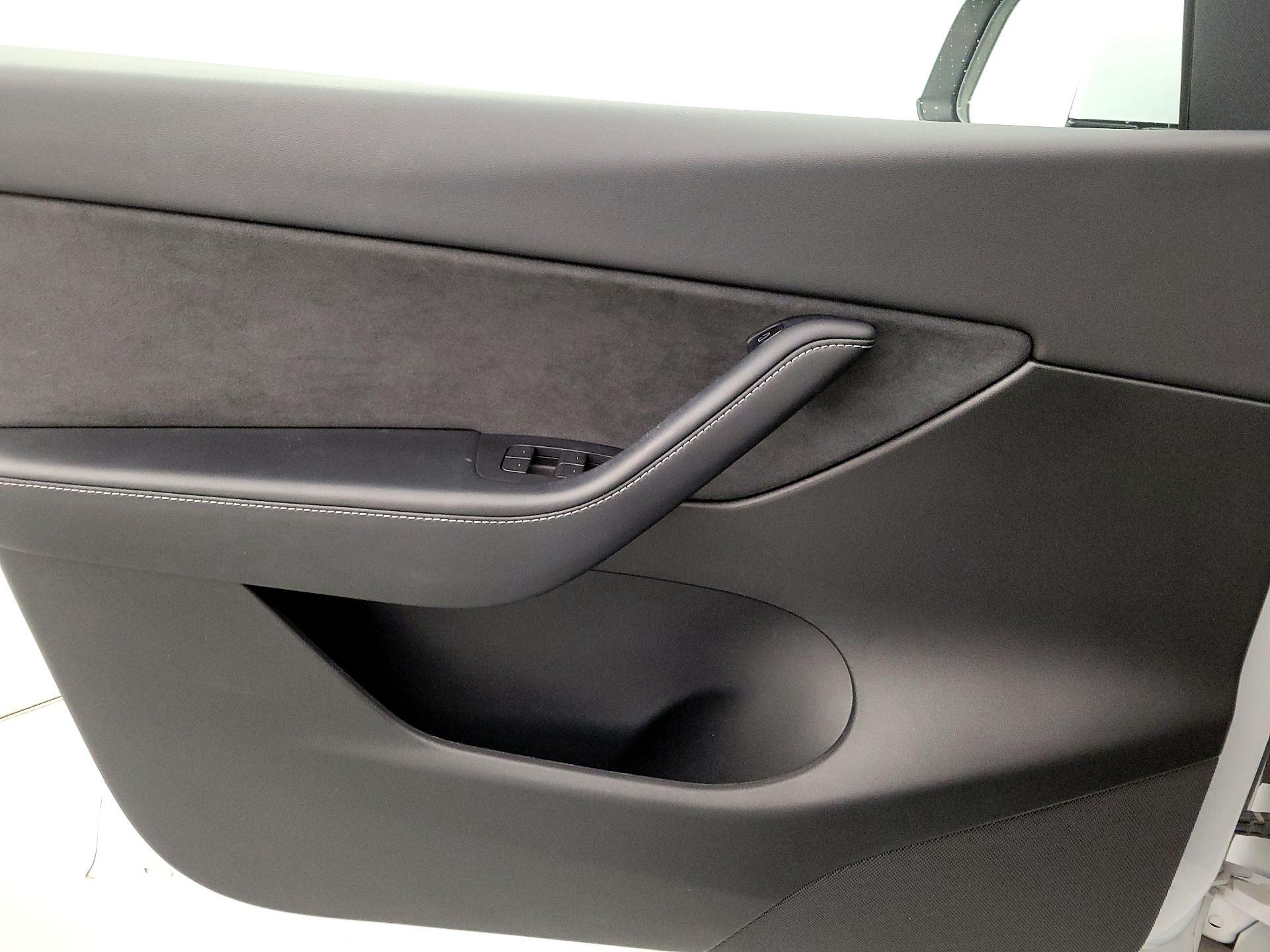 Thumbnail: 2022 Tesla Model Y - 12