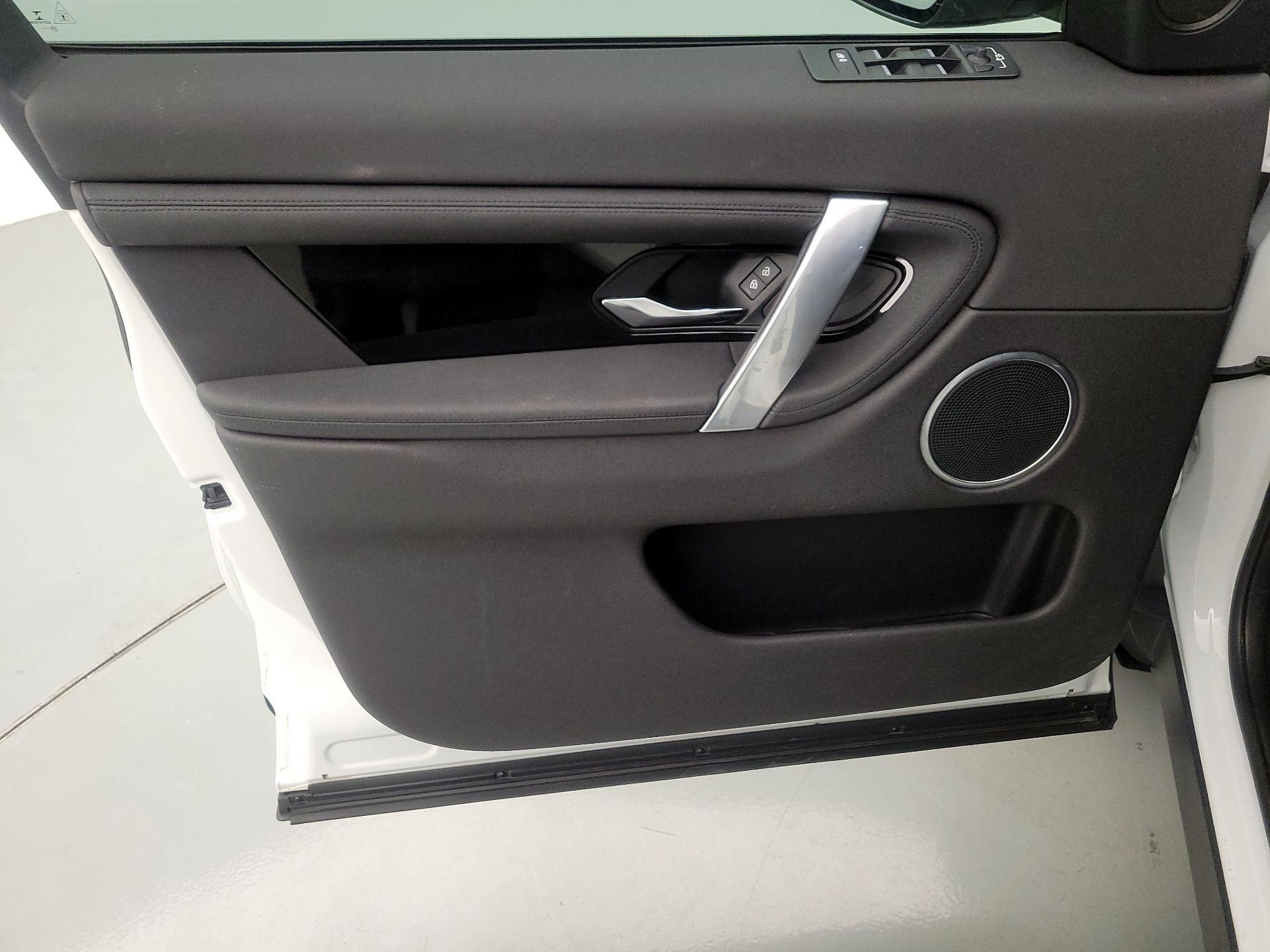 Thumbnail: 2021 Land Rover Discovery Sport - 12