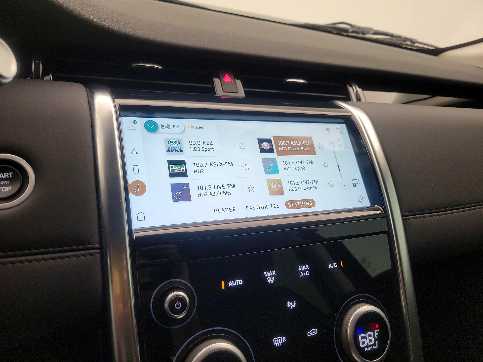 Thumbnail: 2021 Land Rover Discovery Sport - 16