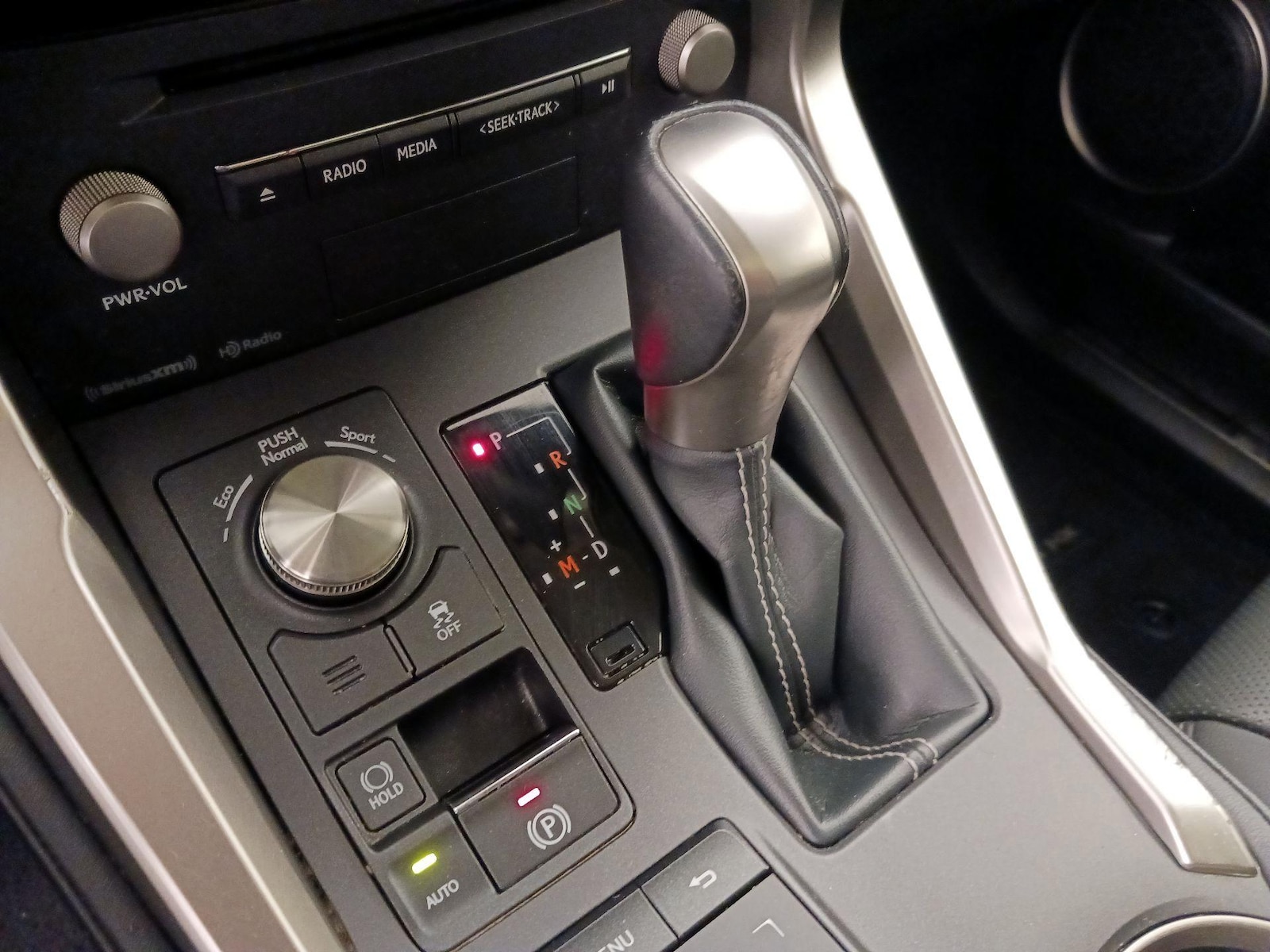 2020 Lexus NX 300 - Photo 18