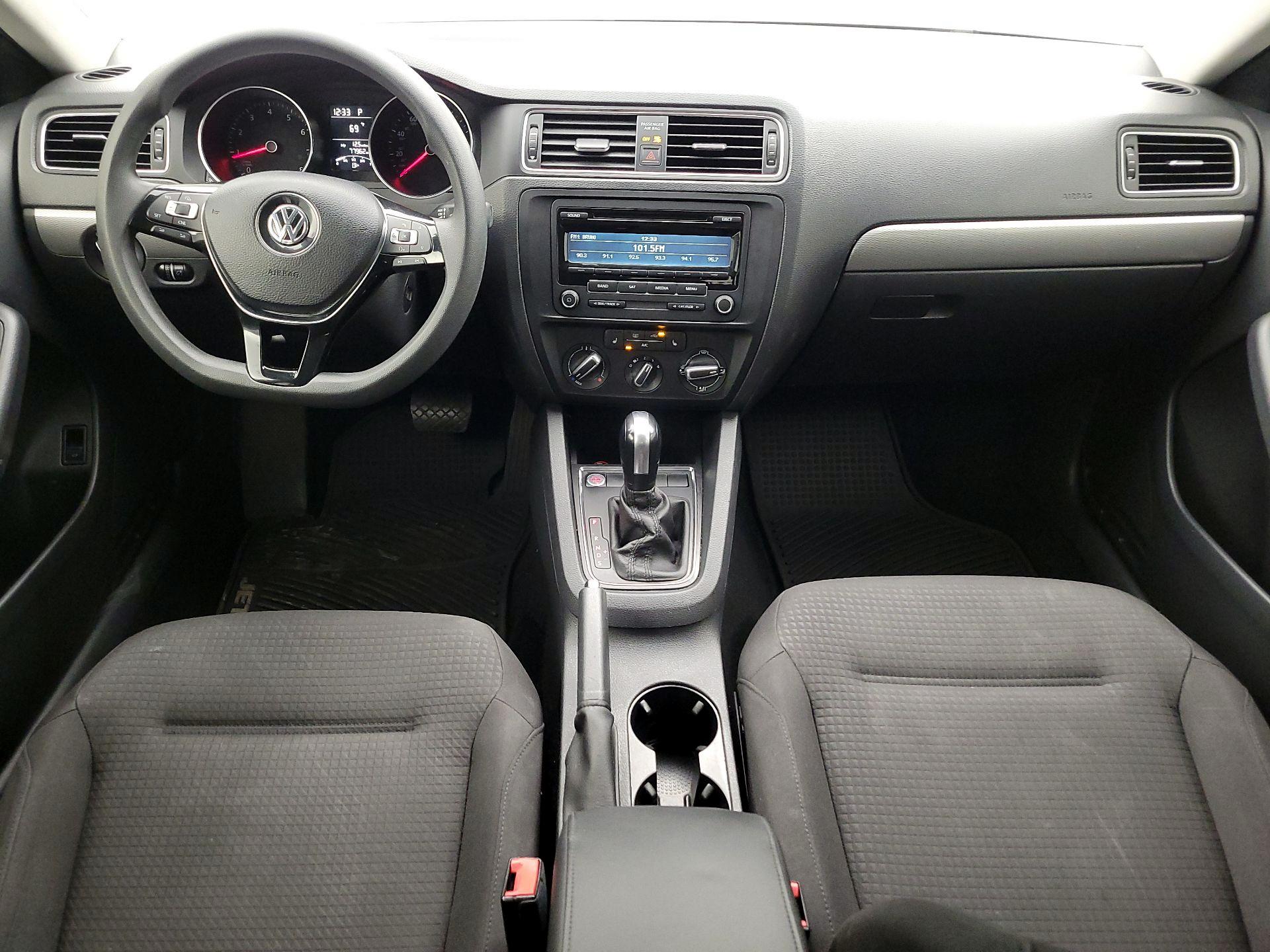 Thumbnail: 2015 Volkswagen Jetta - 9