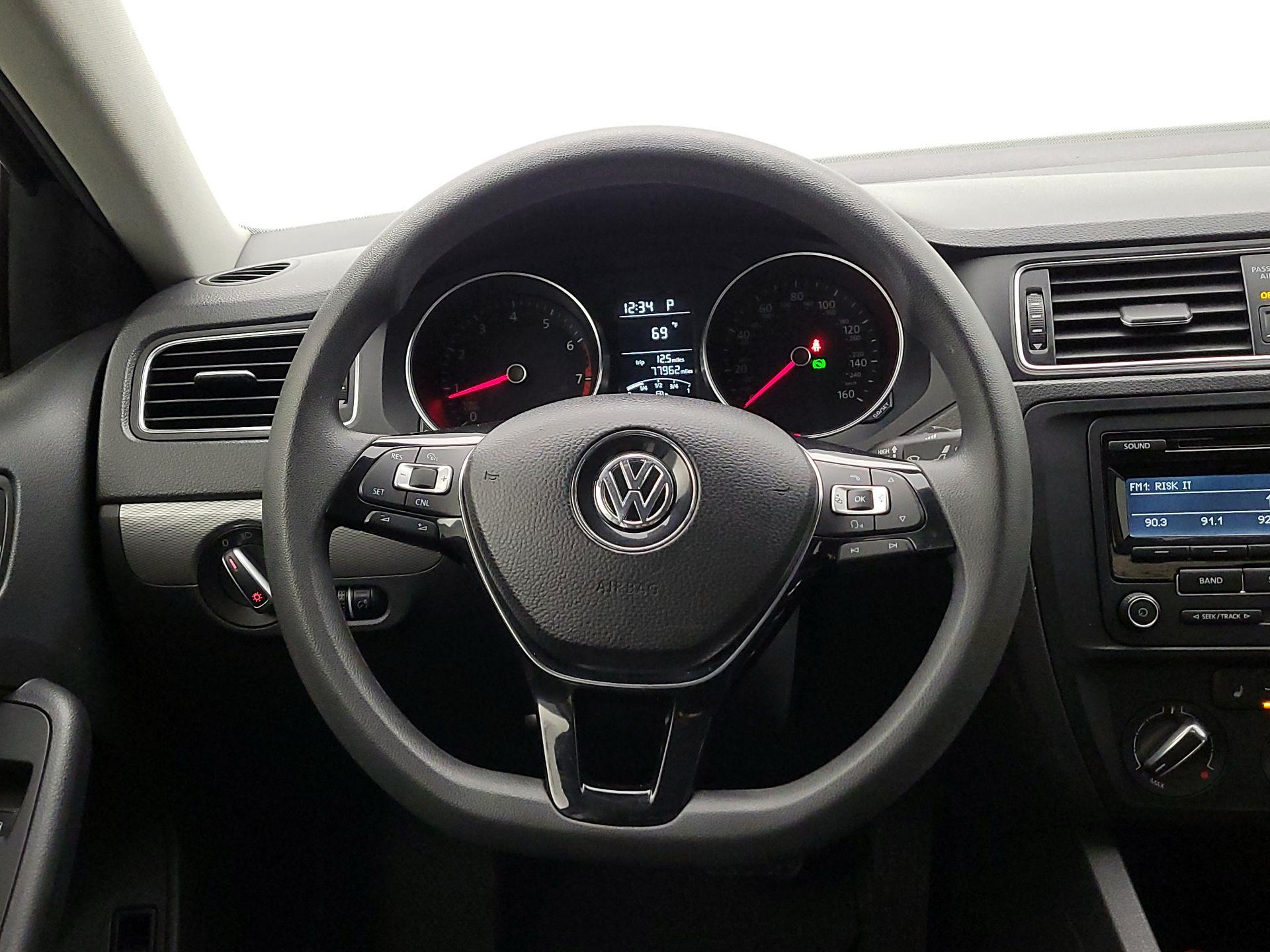 Thumbnail: 2015 Volkswagen Jetta - 10