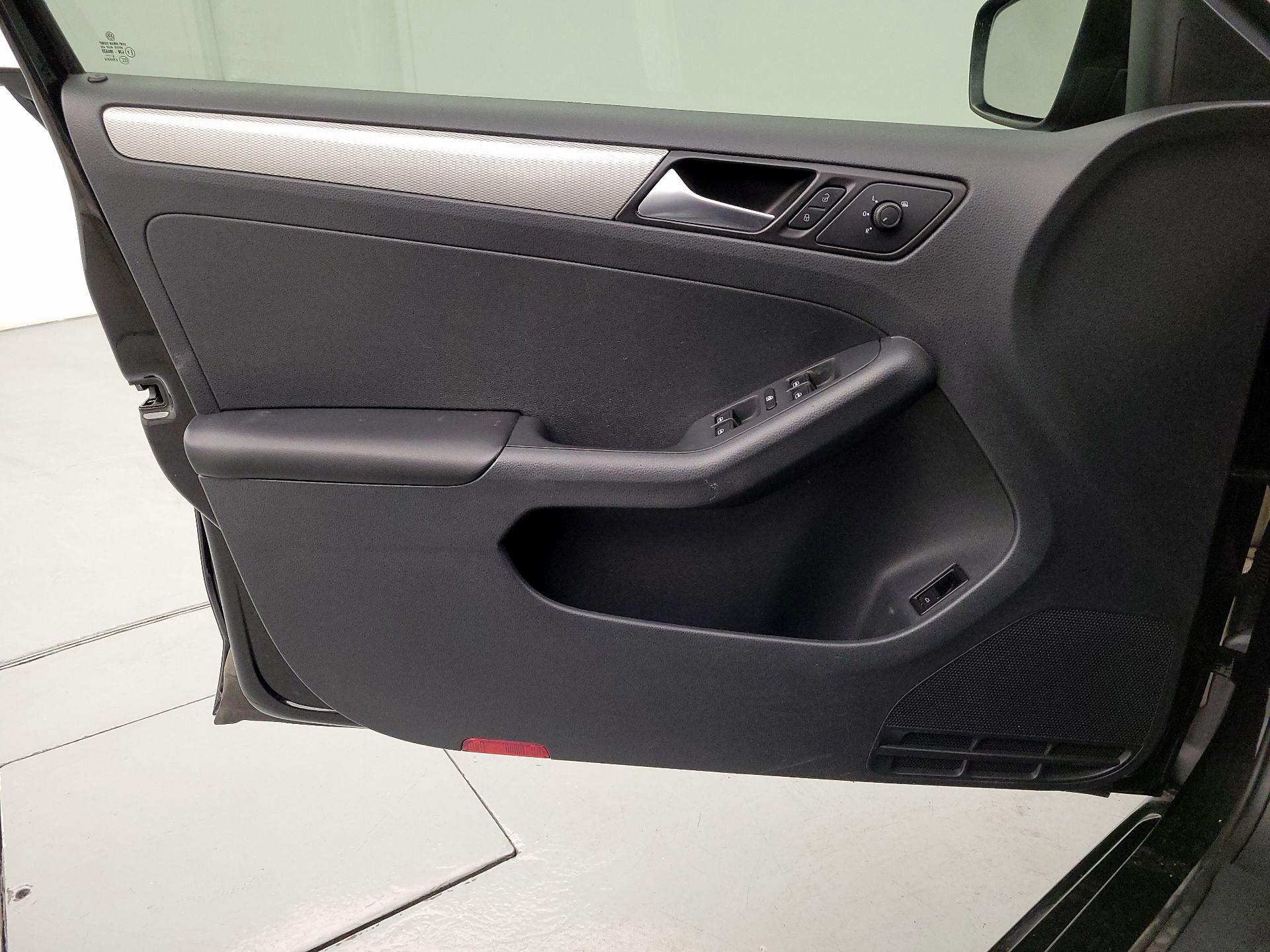 Thumbnail: 2015 Volkswagen Jetta - 12