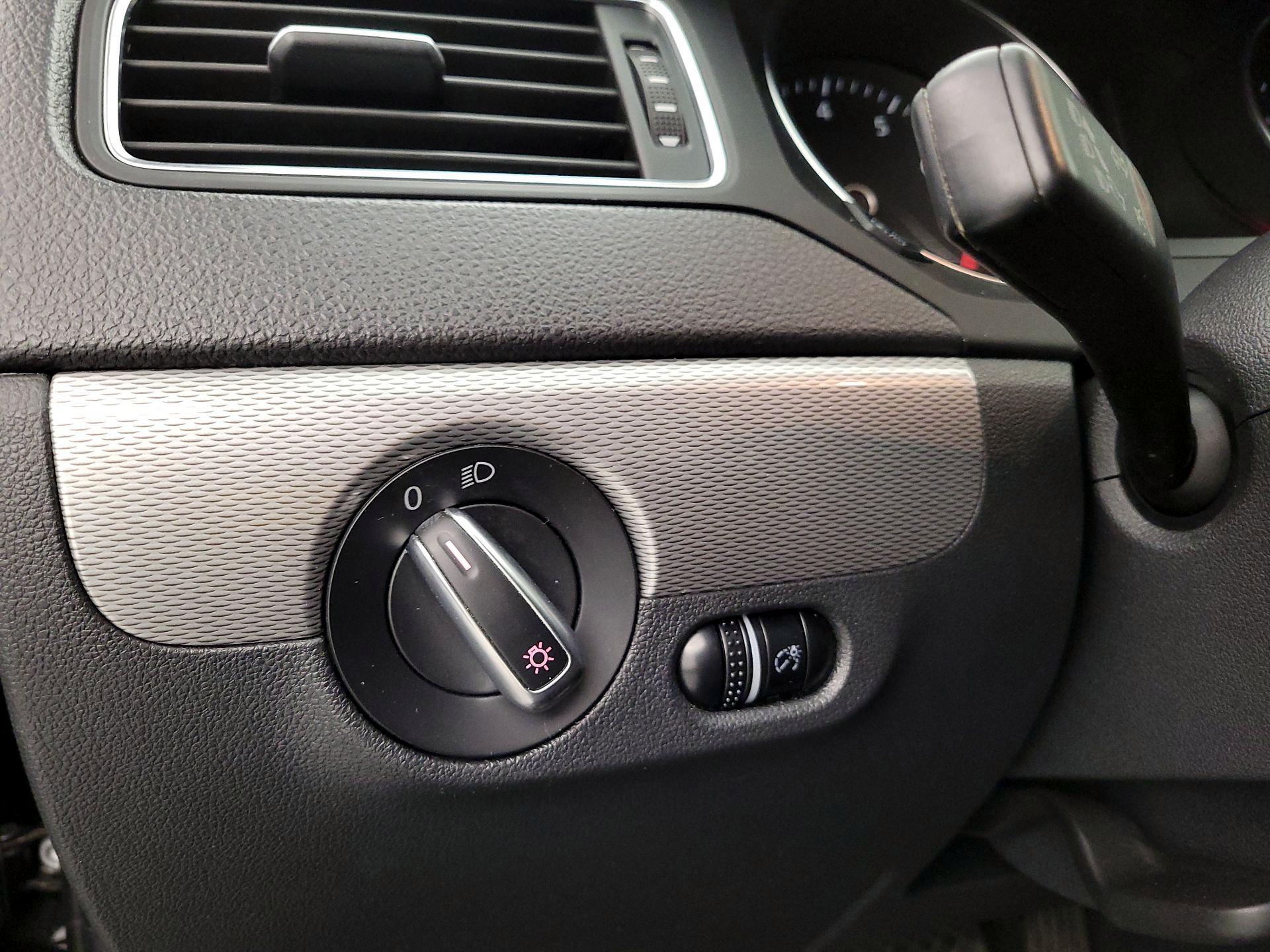 Thumbnail: 2015 Volkswagen Jetta - 13