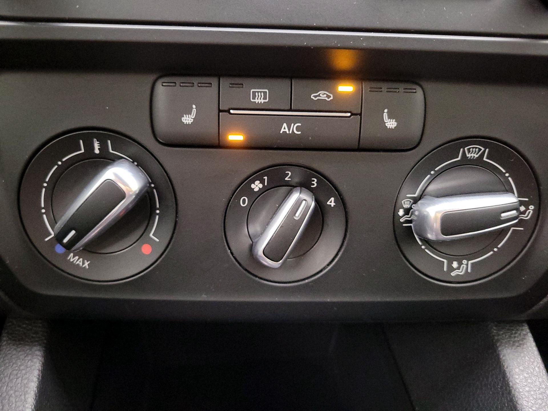 Thumbnail: 2015 Volkswagen Jetta - 15