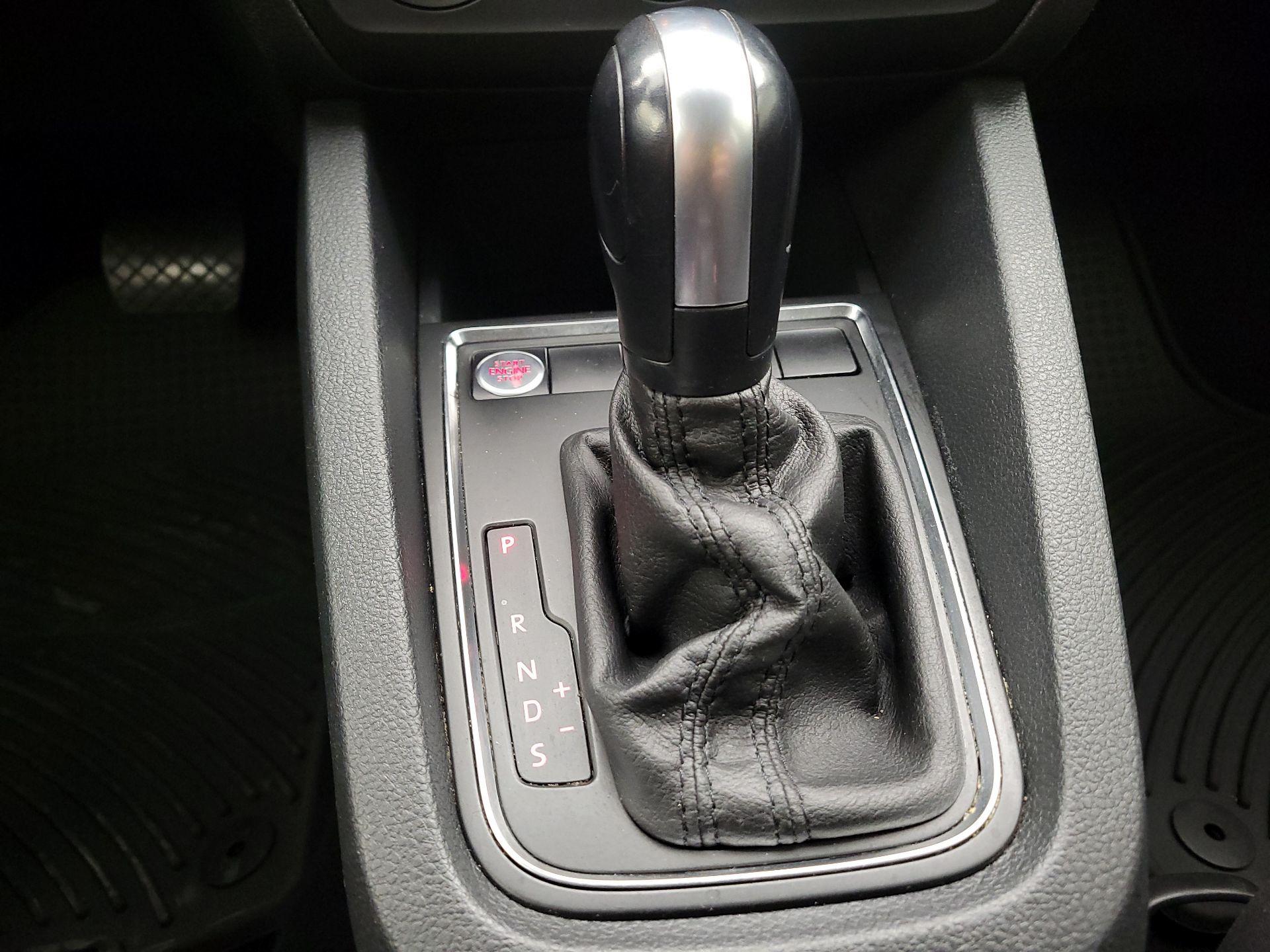 Thumbnail: 2015 Volkswagen Jetta - 16