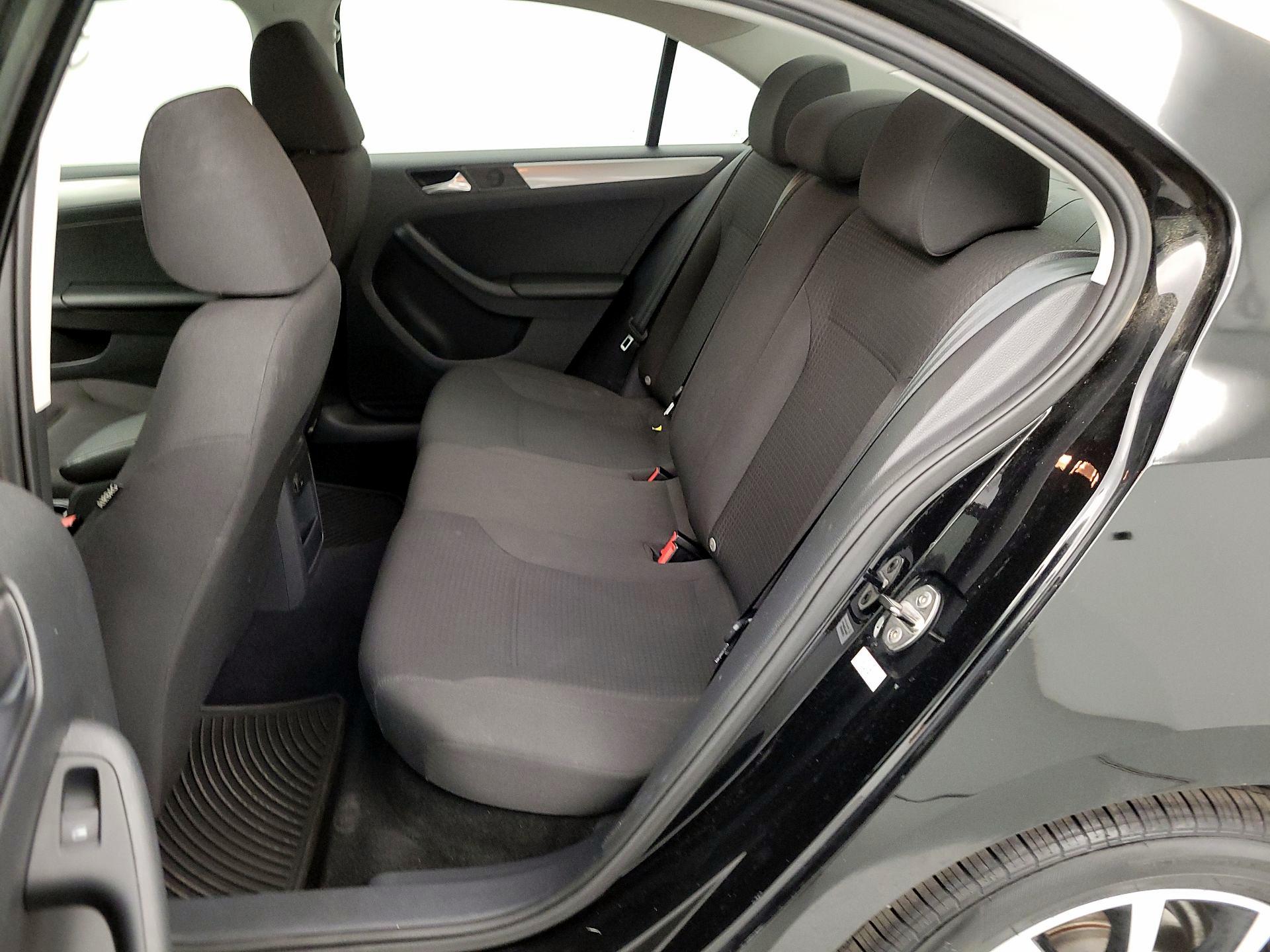 Thumbnail: 2015 Volkswagen Jetta - 18