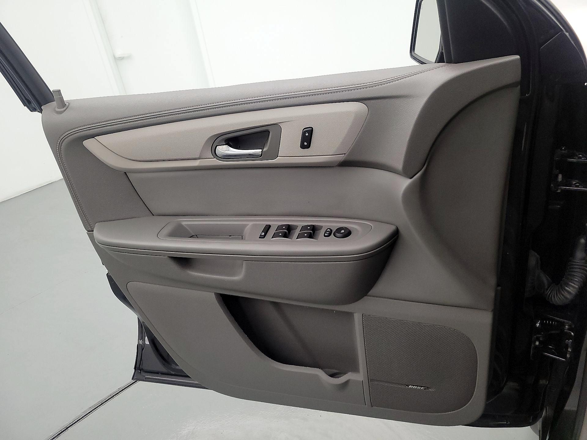 Thumbnail: 2015 Chevrolet Traverse - 12