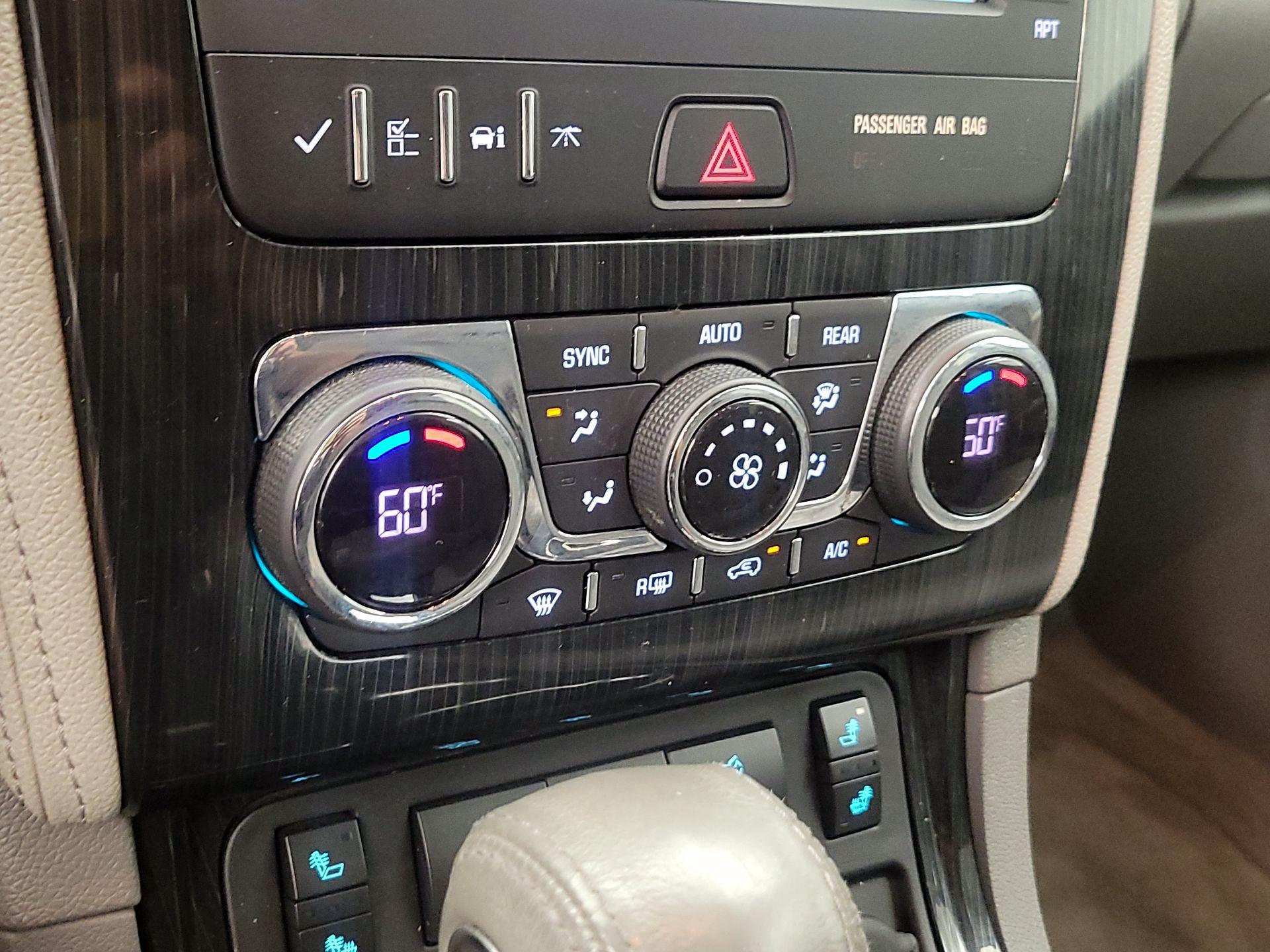 Thumbnail: 2015 Chevrolet Traverse - 17