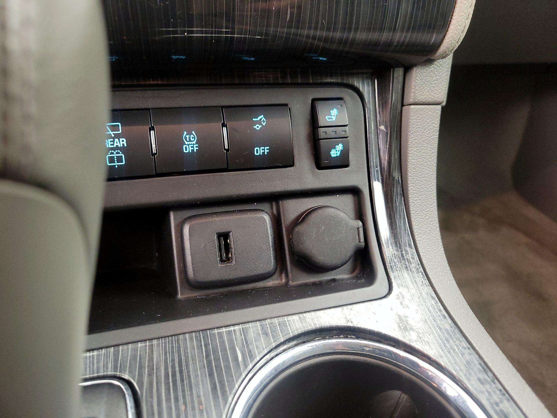 Thumbnail: 2015 Chevrolet Traverse - 19