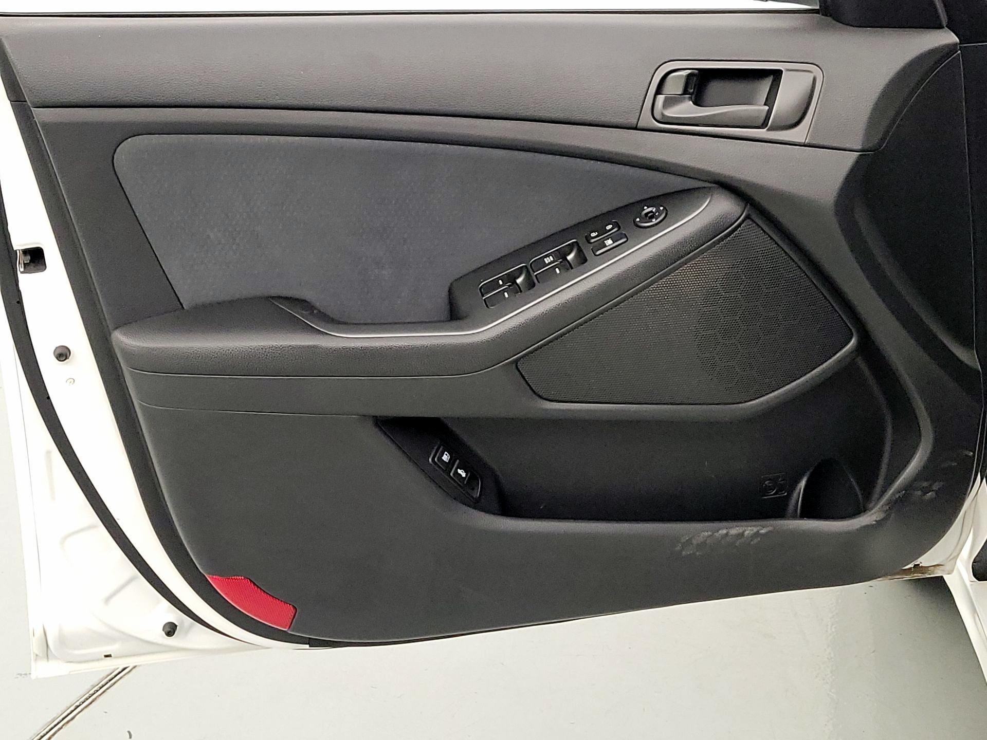 Thumbnail: 2015 Kia Optima - 12