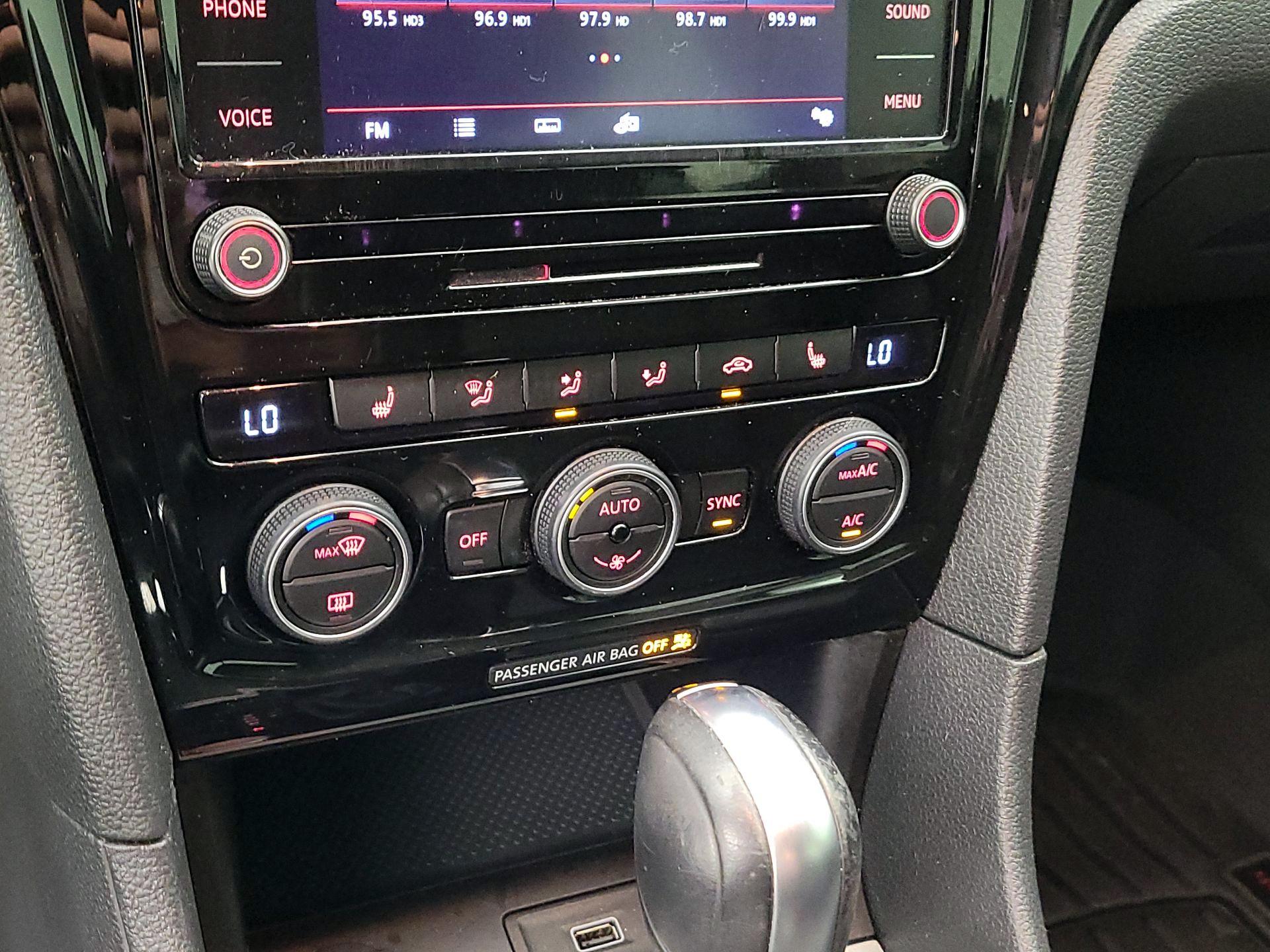 Thumbnail: 2021 Volkswagen Passat - 16