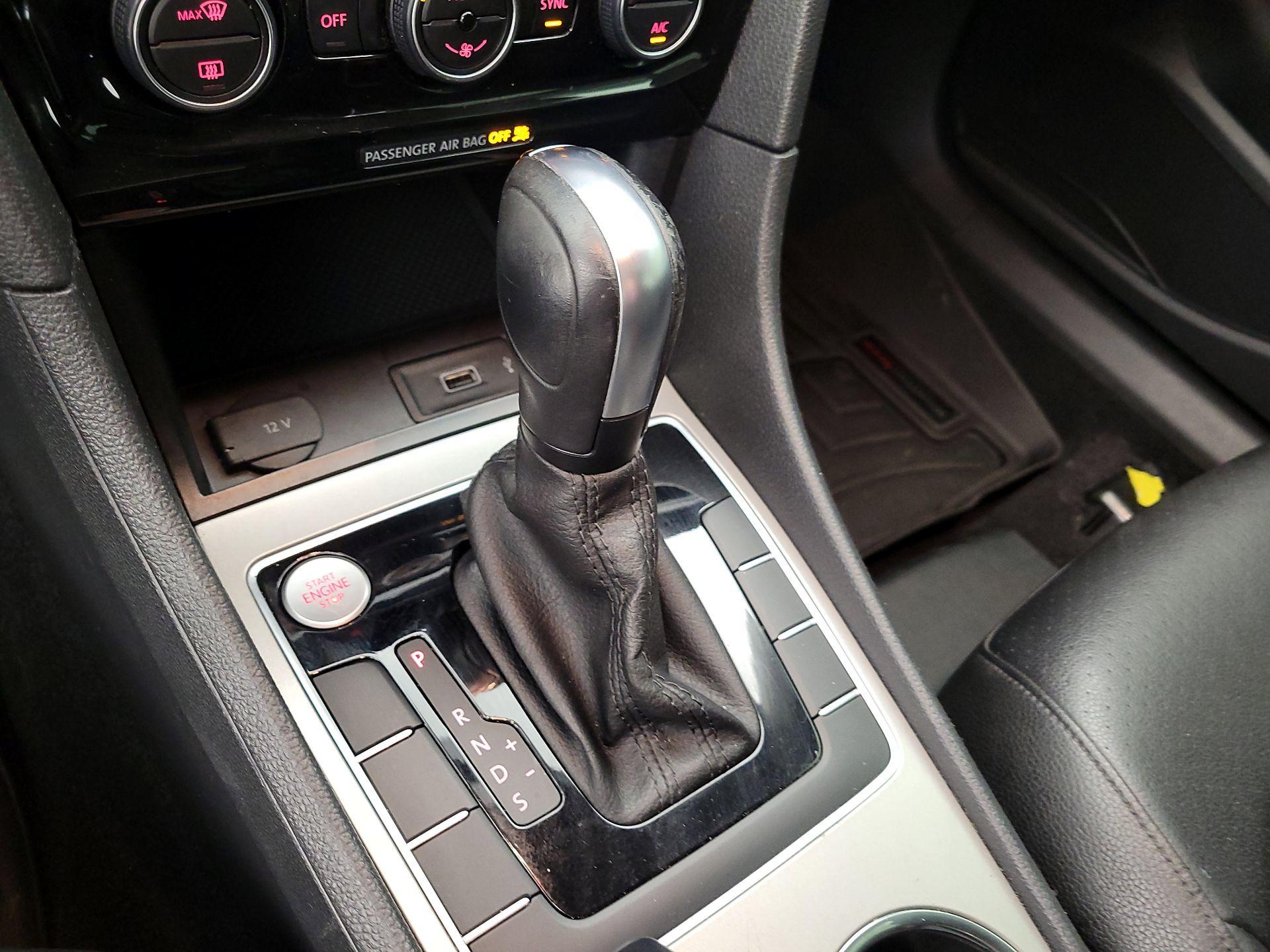 Thumbnail: 2021 Volkswagen Passat - 17