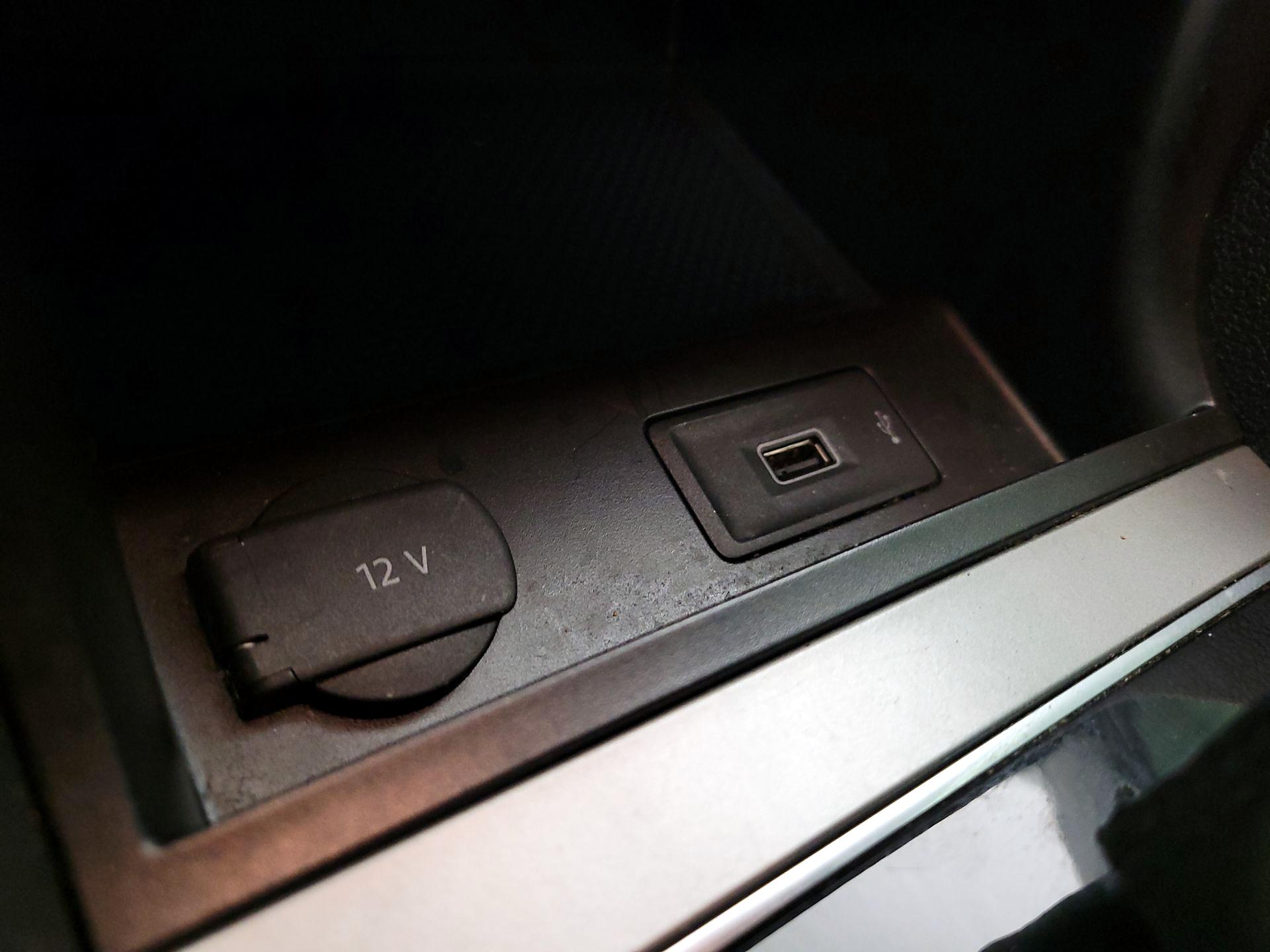 Thumbnail: 2021 Volkswagen Passat - 18